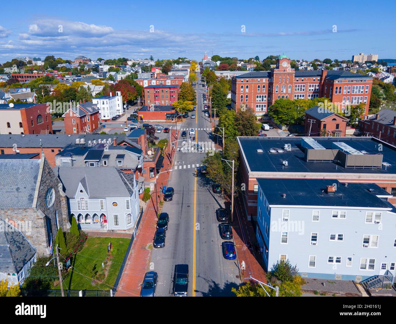 Vista aerea del quartiere storico di Munjoy Hill su Congress Street dal centro di Portland, Maine ME, USA. Foto Stock