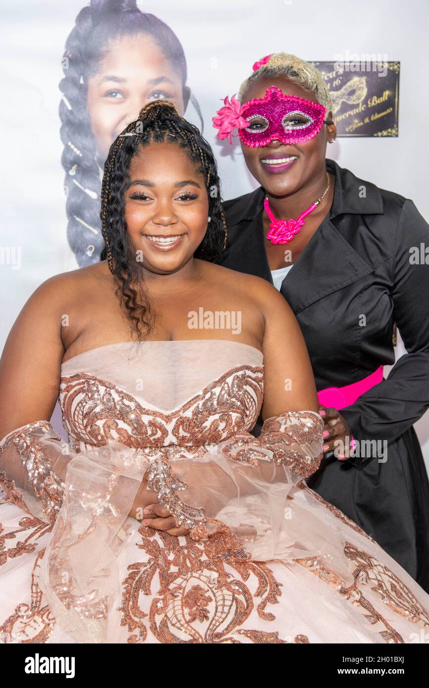 Santa Clarita, California, Stati Uniti. 9 ottobre 2021. Jessica Mikayla, Melody Trice partecipa al Sweet 16 Masquerade Ball di Jessica Mikayla in residenza privata, Santa Clarita, CA il 9 ottobre 2021 Credit: Eugene Powers/Alamy Live News Foto Stock