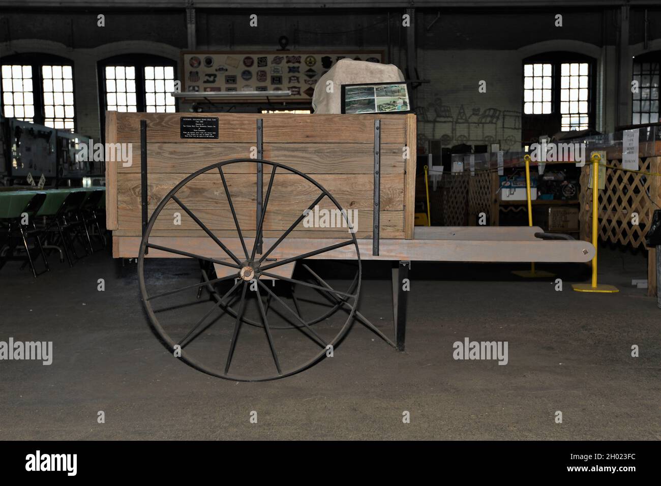 Carrello postale Railroad Depot. Foto Stock