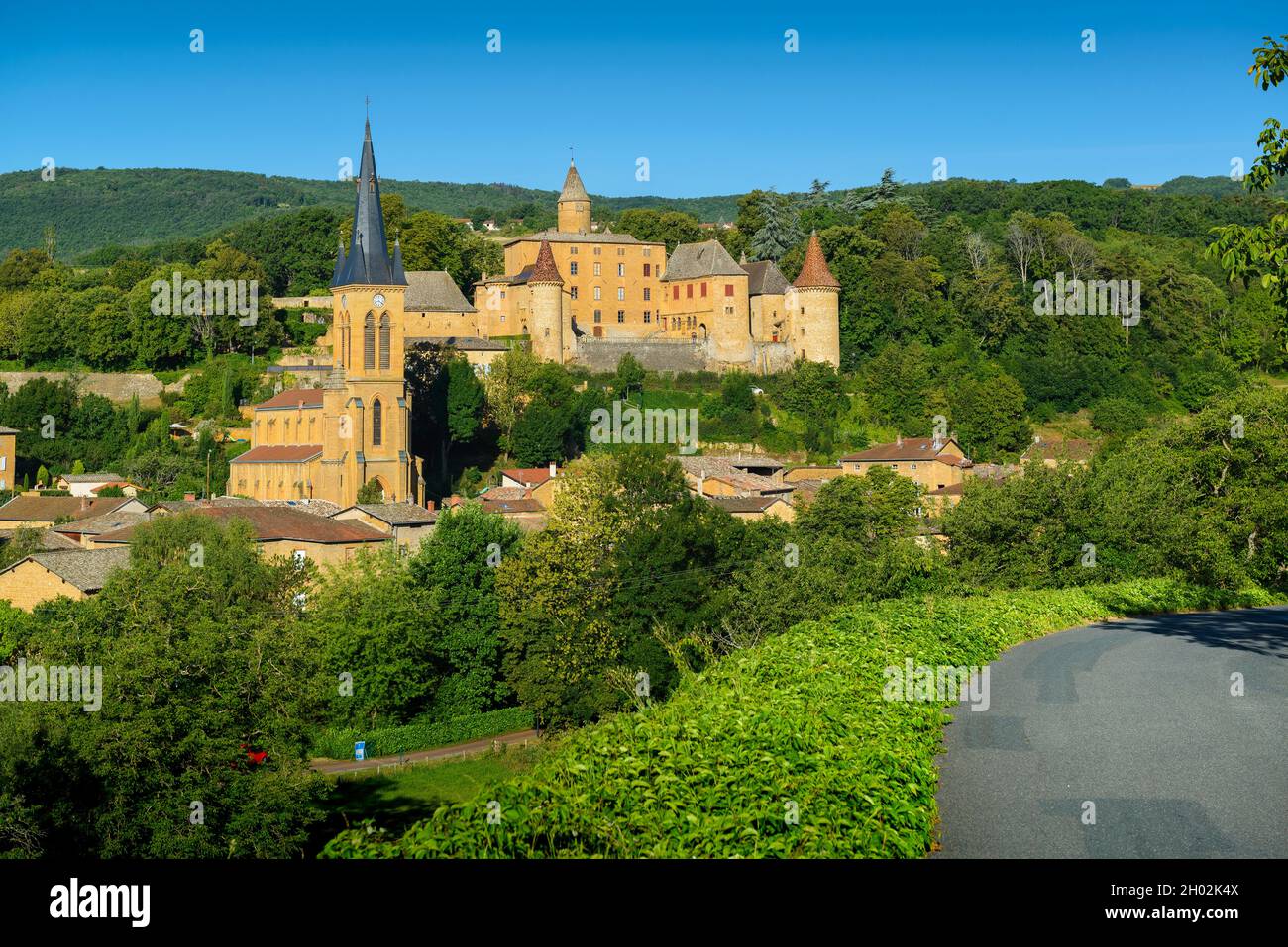 Eglise et Château de Jarnioux, Beaujolais, Francia Foto Stock