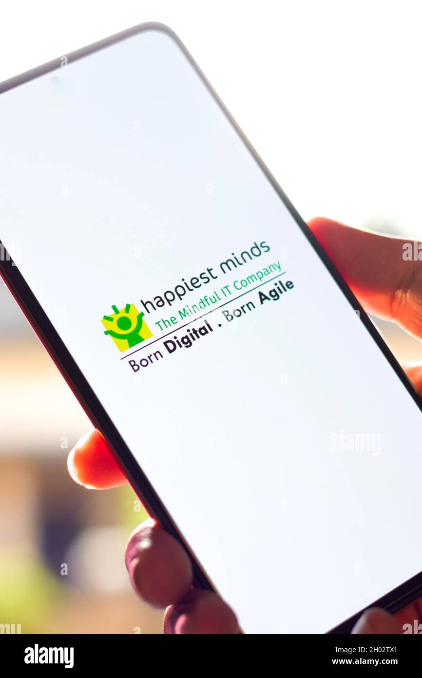 West Bangal, India - 09 ottobre 2021 : Happiest Minds Technologies logo on phone screen immagine d'archivio. Foto Stock