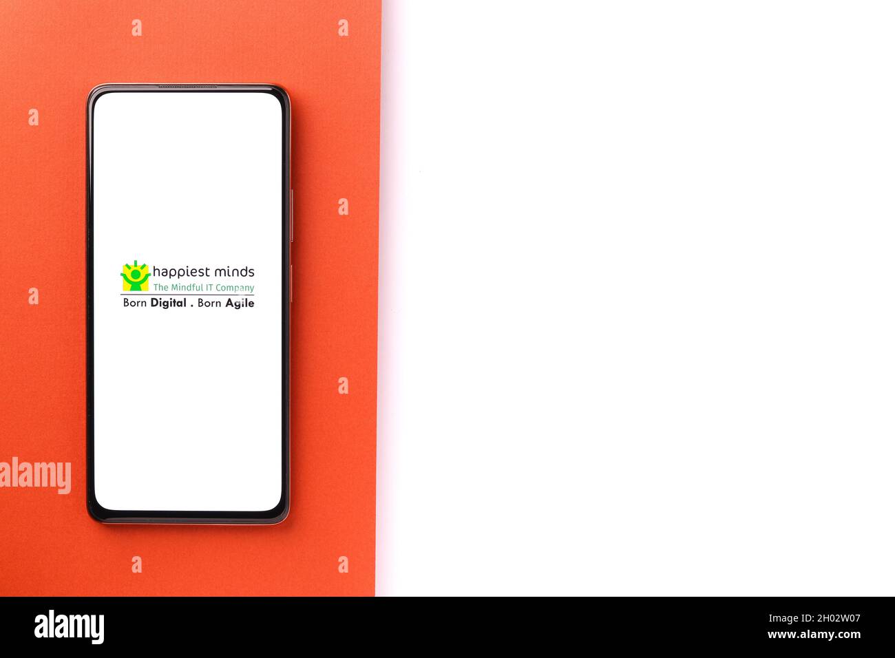 West Bangal, India - 09 ottobre 2021 : Happiest Minds Technologies logo on phone screen immagine d'archivio. Foto Stock