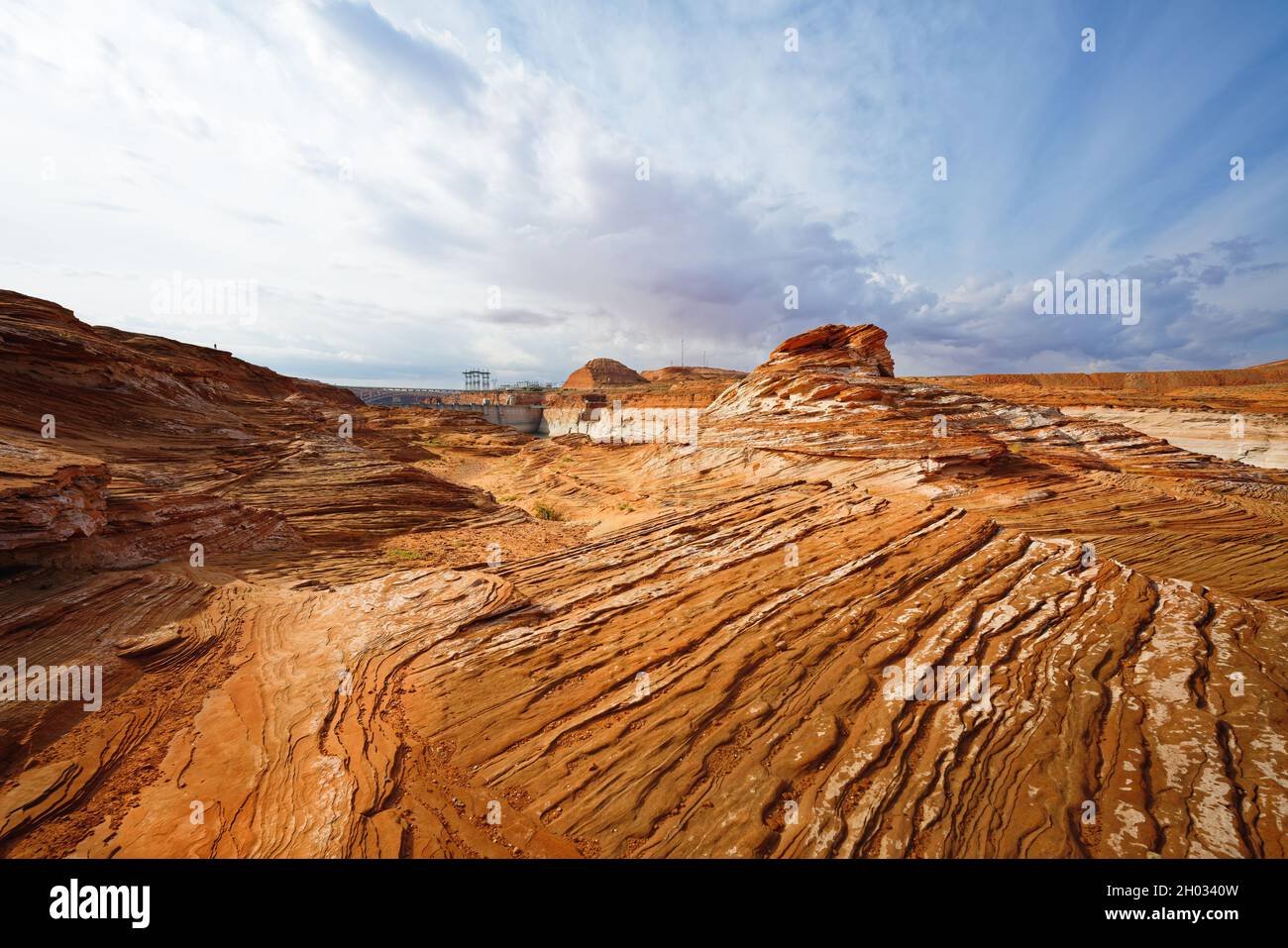 Formazione di arenaria ondulata rossa dell'area ricreativa nazionale di Glen Canyon, Page, Arizona Foto Stock