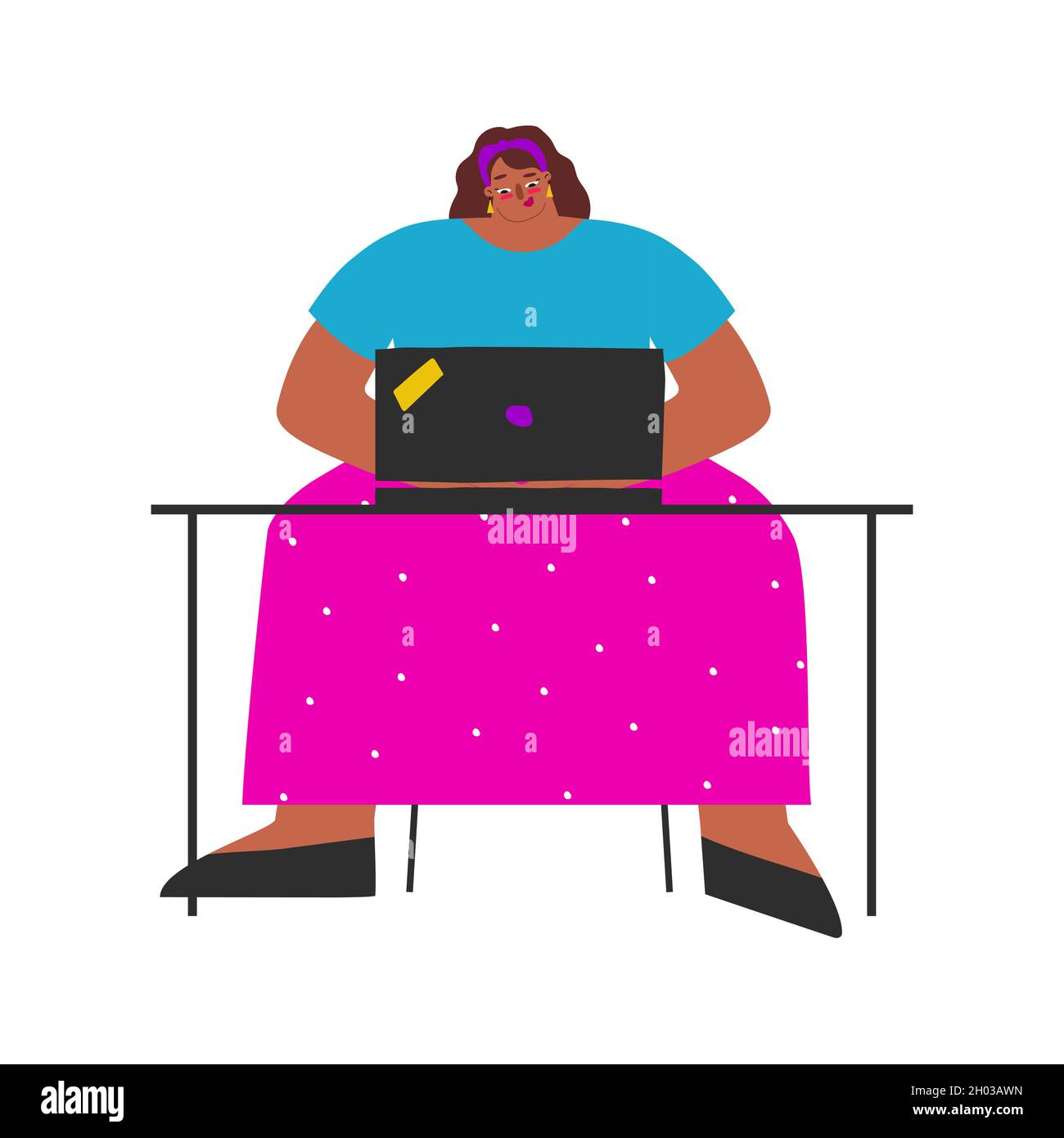 Illustrazione isolata piatta vettoriale. La donna latina si siede al tavolo e lavora online su un portatile nello spazio di lavoro. Stile di vita di libero professionista occupato. Lady è prof Illustrazione Vettoriale