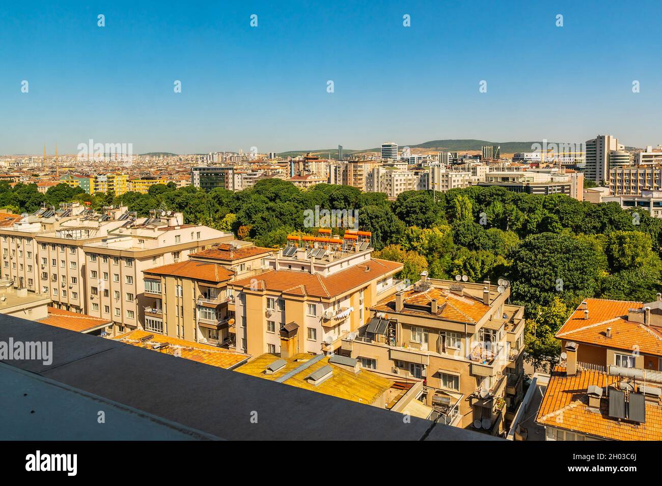 Gaziantep panorami mozzafiato e pittoreschi della città in un giorno di cielo blu in estate Foto Stock