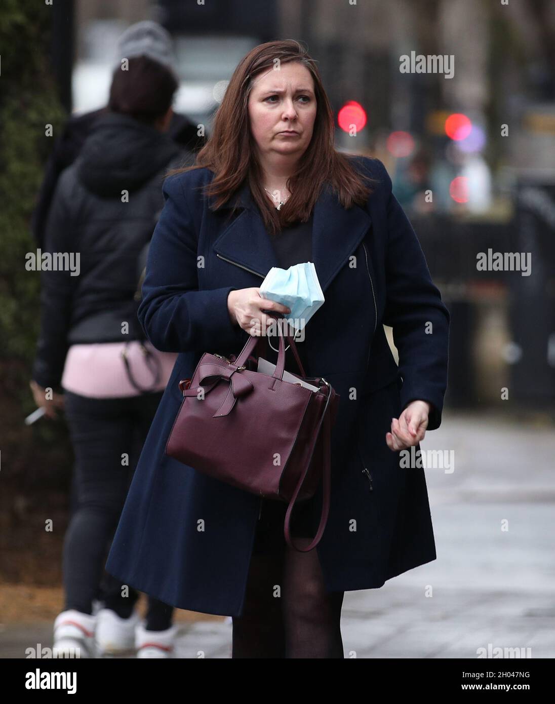 Foto del file datata 16/02/21 dello scienziato forense della polizia metropolitana Ursula Collins, 41, che arriva alla Corte dei Magistrati di Westminster a Londra. La sig.ra Collins, di Mitcham, nel sud di Londra, sarà processata accusata di cattiva condotta in un ufficio pubblico in relazione a otto reati, che si suppone abbiano avuto luogo tra il 2009 e il 2018. Data di emissione: Lunedì 11 ottobre 2021. Foto Stock