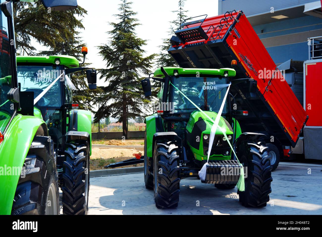 Nuovi modelli di trattore all'esposizione agricola per esposizione all'aperto Foto Stock