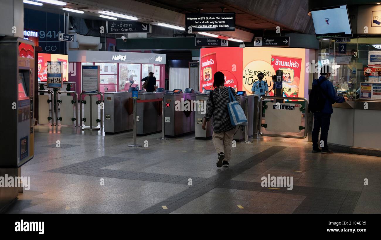 Ingresso alla stazione BTS Skytrain di Bangkok Thailandia Foto Stock