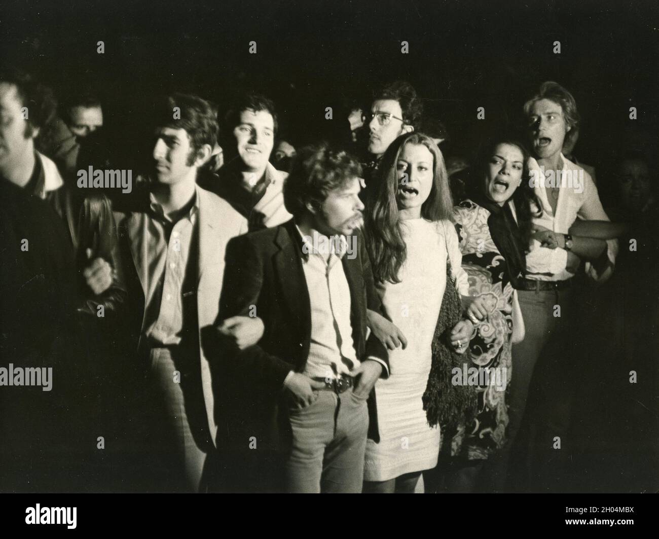 I registi italiani Antonello Branca e Salvatore Samperi in una manifestazione di protesta, Venezia, Italia, anni '70 Foto Stock