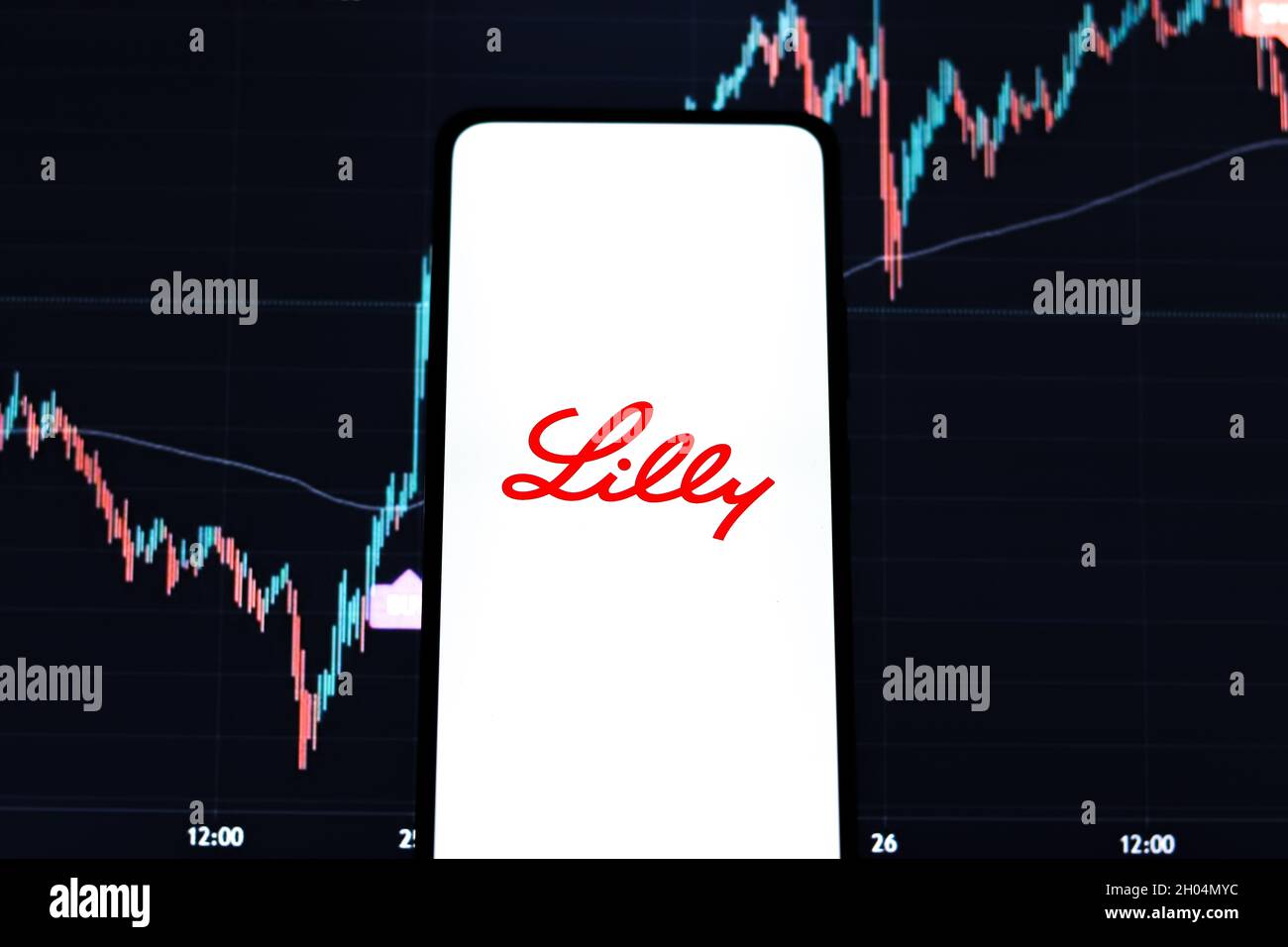 West Bangal, India - 09 ottobre 2021 : Eli Lilly e il logo della società sullo schermo del telefono immagine stock. Foto Stock