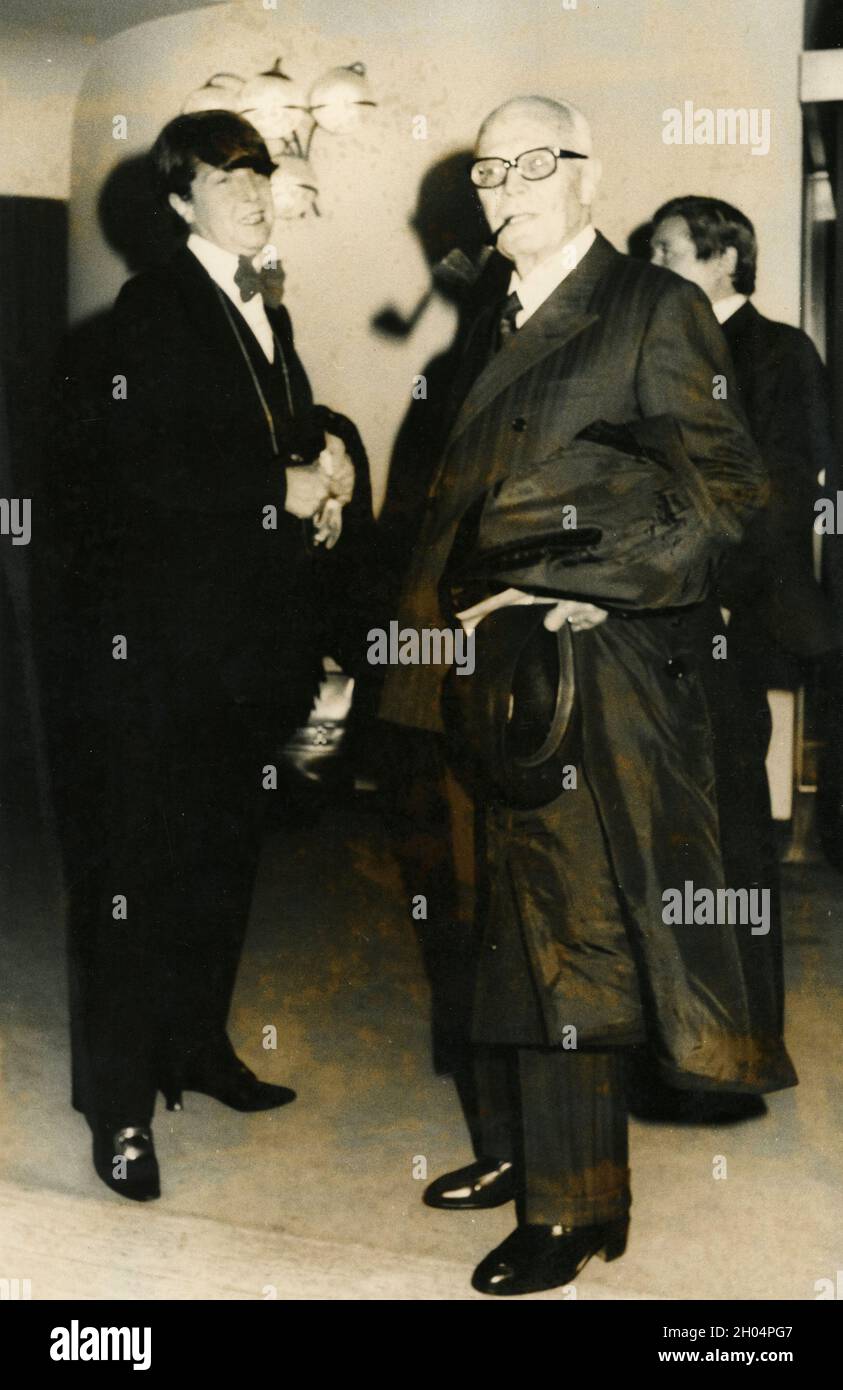Partigiano italiano, politico, presidente della Repubblica Sandro Pertini e  moglie Carla Voltolina al Teatro Argentina, Roma, Italia 1977 Foto stock -  Alamy