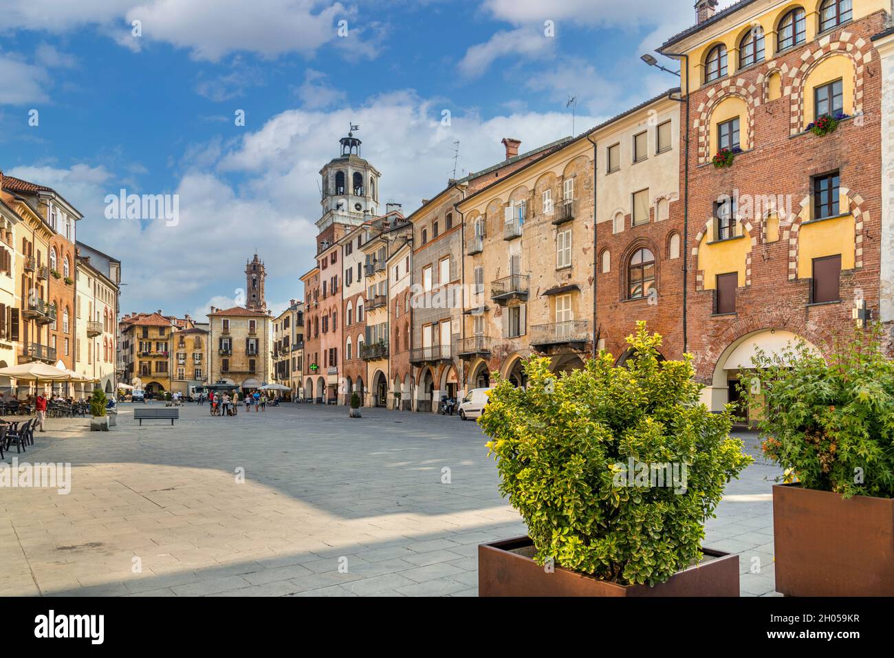 Piazza Vecchia, Savigliano, provincia di Cuneo, Italia Foto stock - Alamy