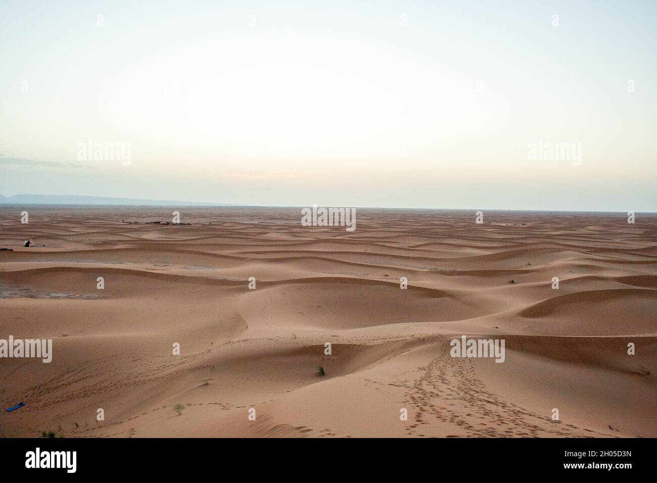 Sahara deserto paesaggio fotografato a Erg Chebbi, Marocco, Africa Foto Stock
