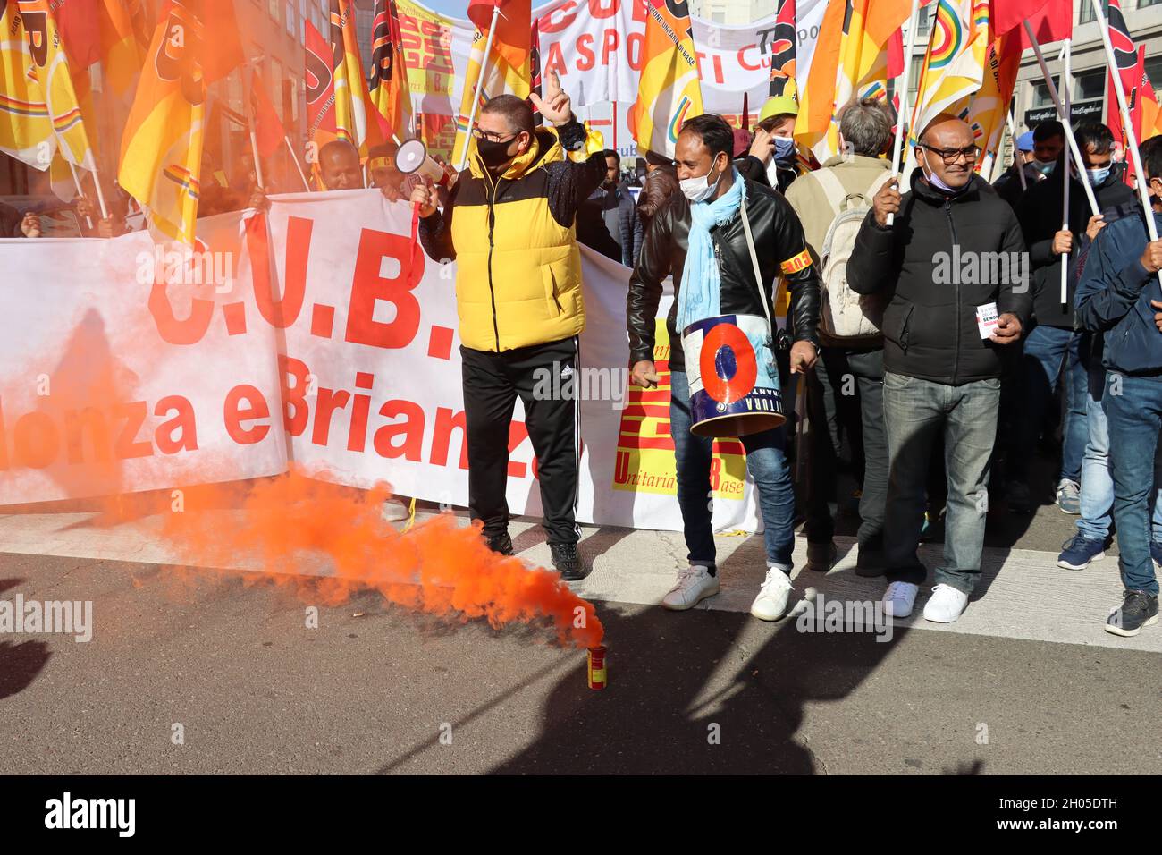 Manifestanti durante lo sciopero generale a livello nazionale chiamato da sindacati di base. Foto Stock