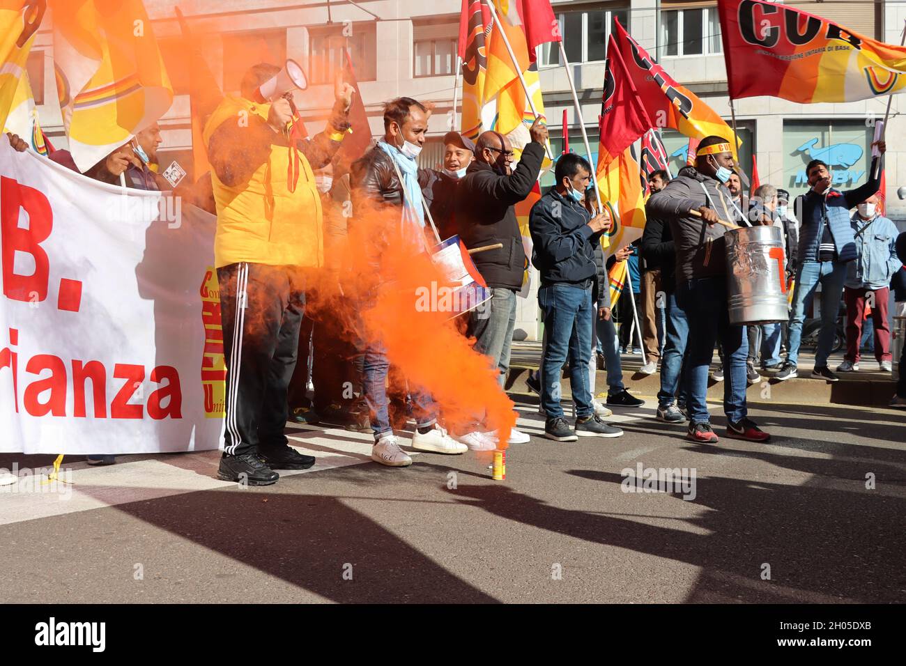 Manifestanti durante lo sciopero generale a livello nazionale chiamato da sindacati di base. Foto Stock