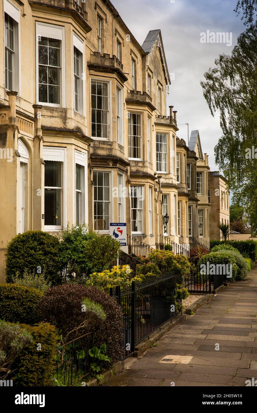 UK, Gloucestershire, Cheltenham, Clarence Square, terrazza di eleganti case georgiane Foto Stock