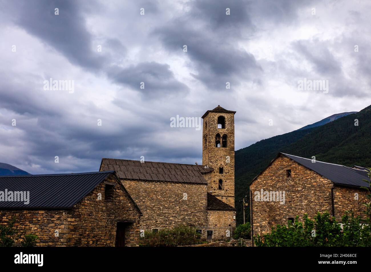 Il villaggio di Oto nel Parco Nazionale di Ordesa e Monte Perdido nei Pirenei. Spagna. Foto Stock