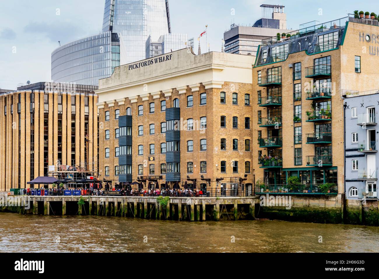 Pickfords Wharf, edificio a uso misto, Thames Riverside, Londra, Regno Unito. Foto Stock