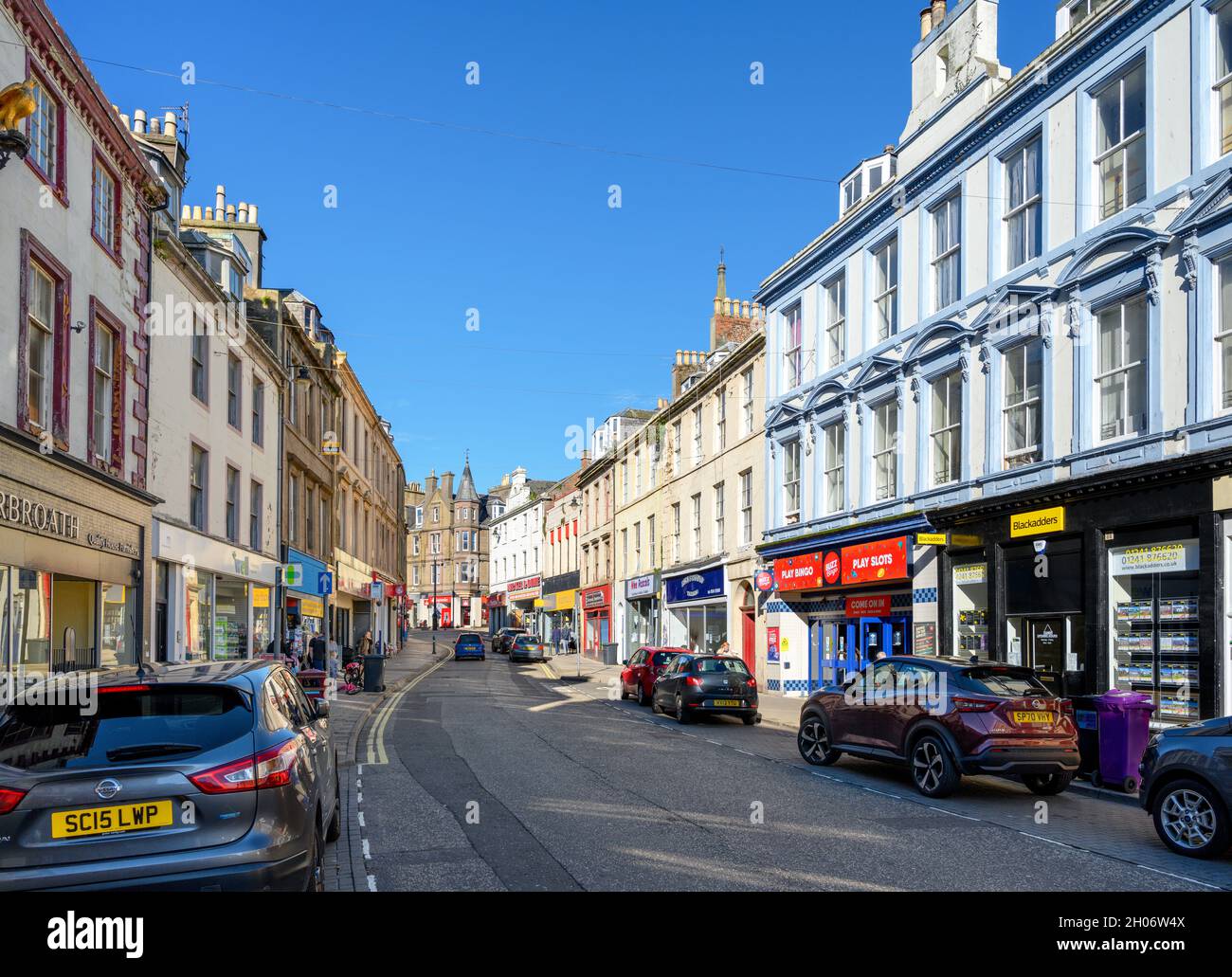 High Street ad Arbroath, Scozia, Regno Unito Foto Stock