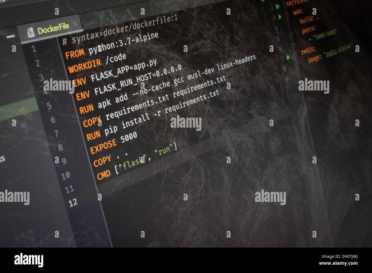 Docker file Hello World codice sullo schermo Foto Stock