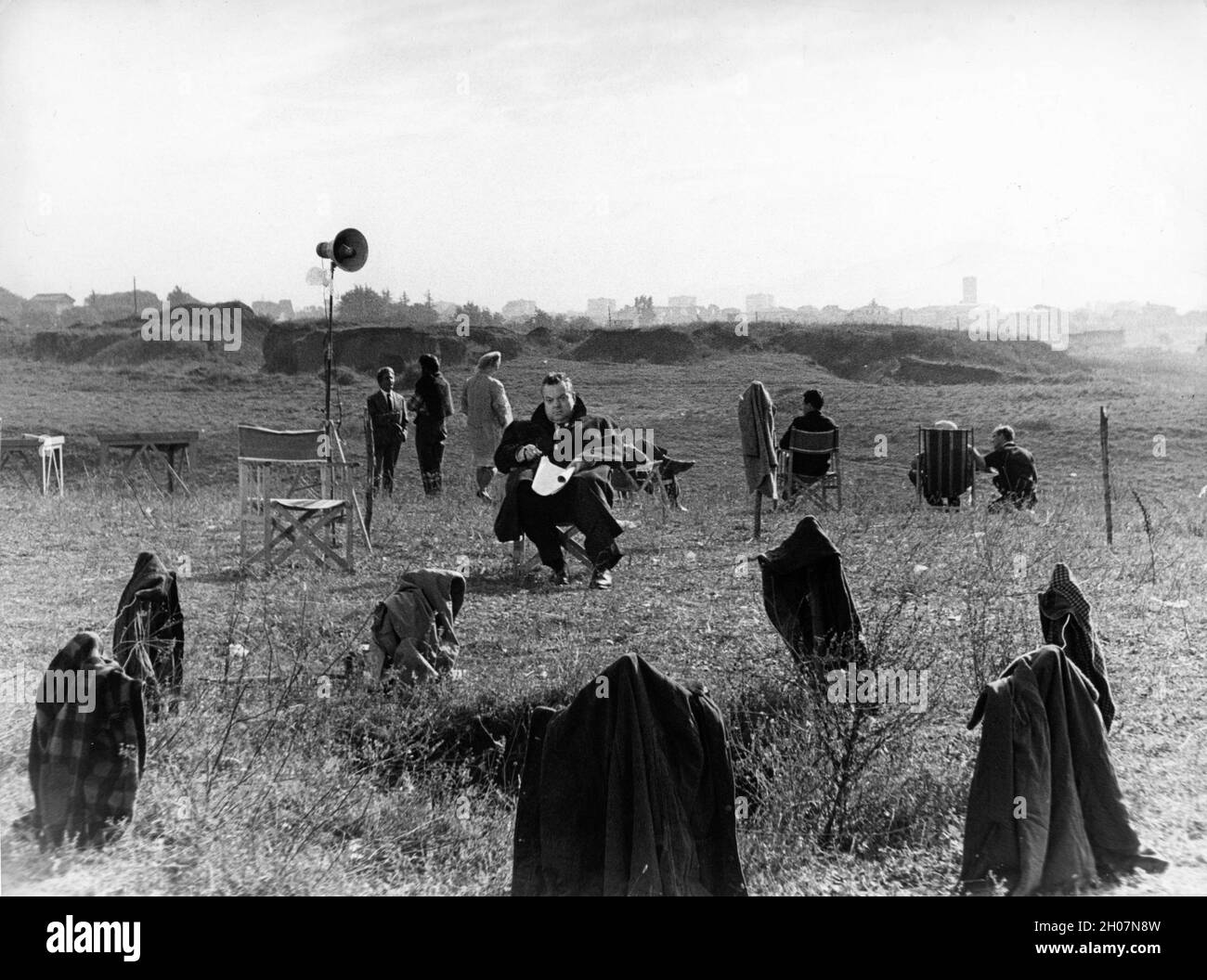 ORSON WELLES come regista nel segmento LA RICOTTA scrittore / regista PIER PAOLO PASOLINI da RoGoPaG 1963 4 cortometraggi scritti e registi da Roberto Rossellini Jean Luc Godard Pier Paulo Pasolini e Ugo Gregoretti Arco Film / Cineriz / Societe Cinematographique Lyre Foto Stock