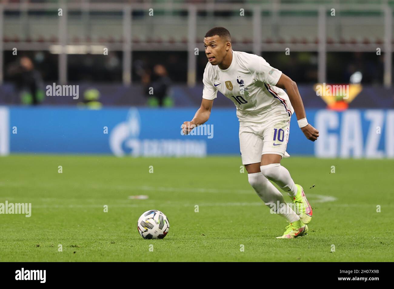 Milano, Italia. 10 Ott 2021. Kylian Mbappe di Francia durante le finali della Lega delle Nazioni UEFA 2021 finale di calcio tra Spagna e Francia allo Stadio Giuseppe Meazza di Milano il 10 ottobre 2021 Credit: Independent Photo Agency/Alamy Live News Foto Stock