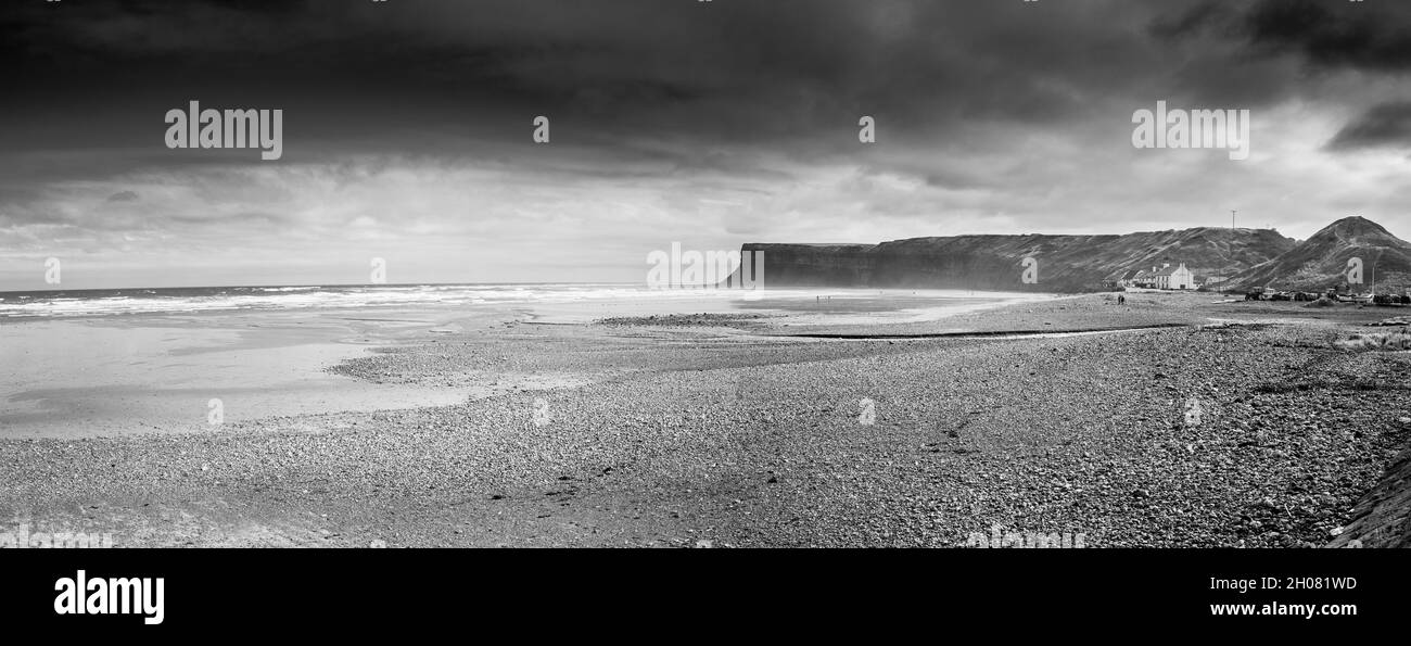 Bassa marea a Saltburn presso la spiaggia del mare, Inghilterra, Regno Unito Foto Stock