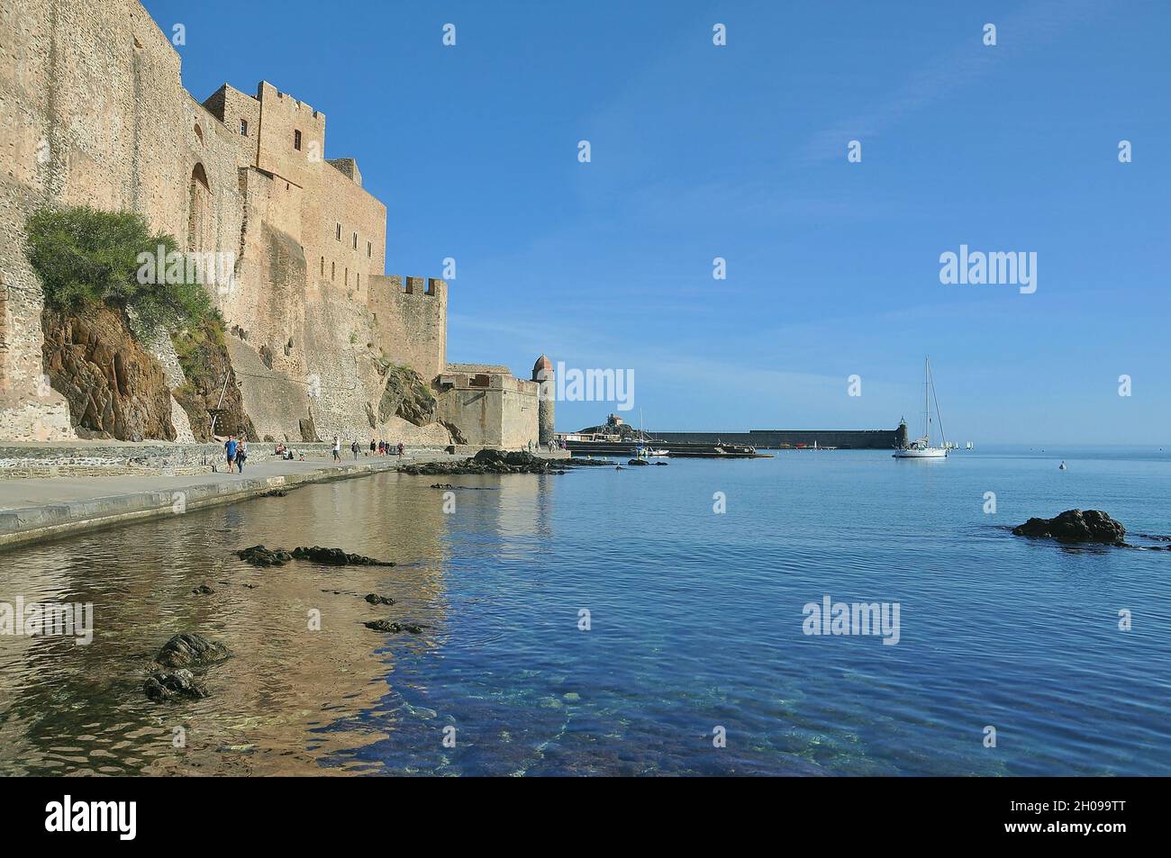 Il Castello reale di Collioure si trova nei Pirenei orientali, nella regione occitania.France Foto Stock