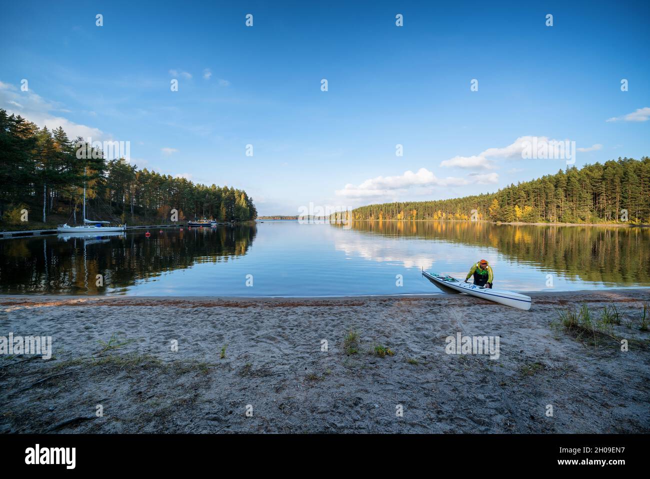 Arrivo alle isole Ruuhonsaaret in kayak, Taipalsaari, Finlandia Foto Stock