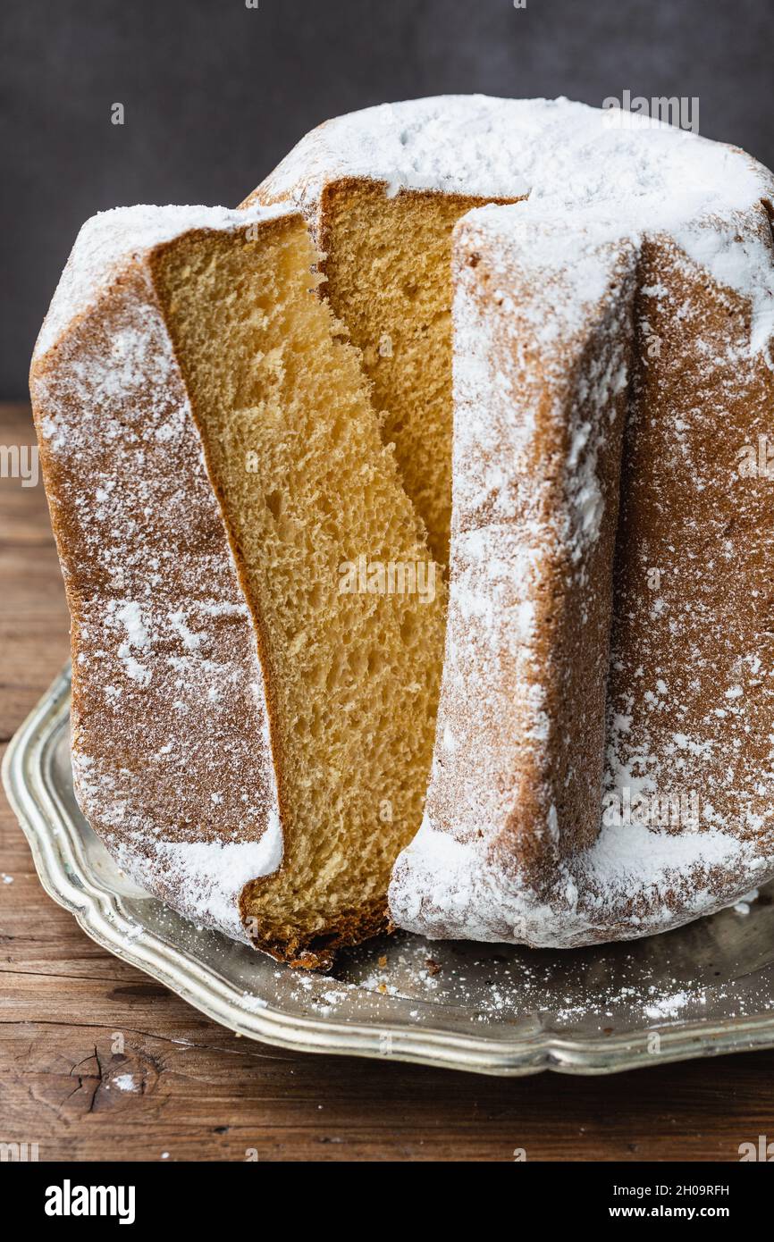 Pandoro, torta di natale italiana, a fette Foto Stock