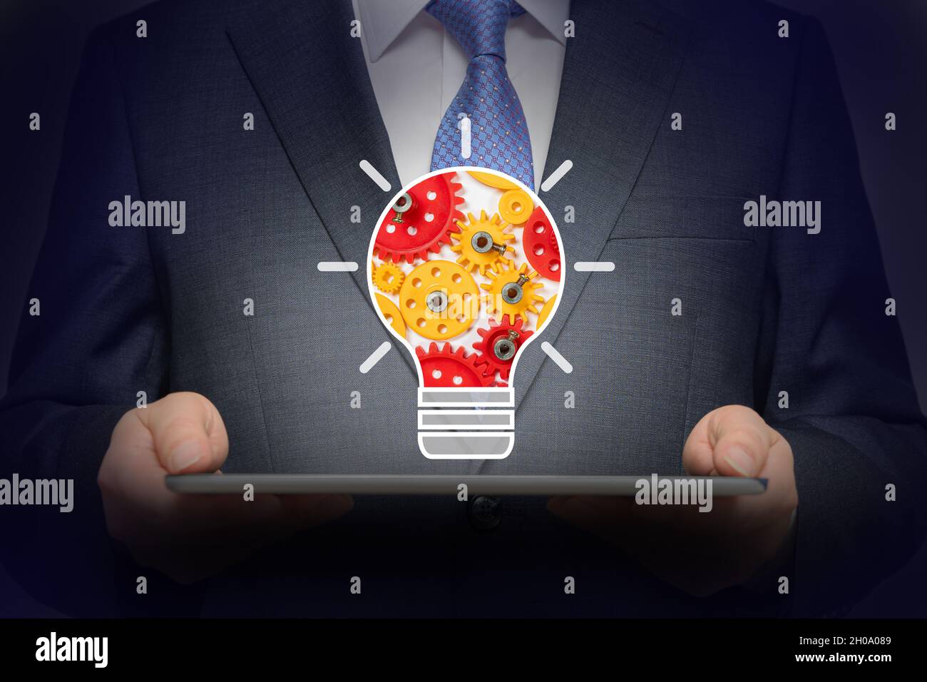 Sfondo del concetto di business con ingranaggi all'interno dell'icona della lampadina Foto Stock Sfondo del concetto di business con ingranaggi all'interno dell'icona della lampadina Foto Stock