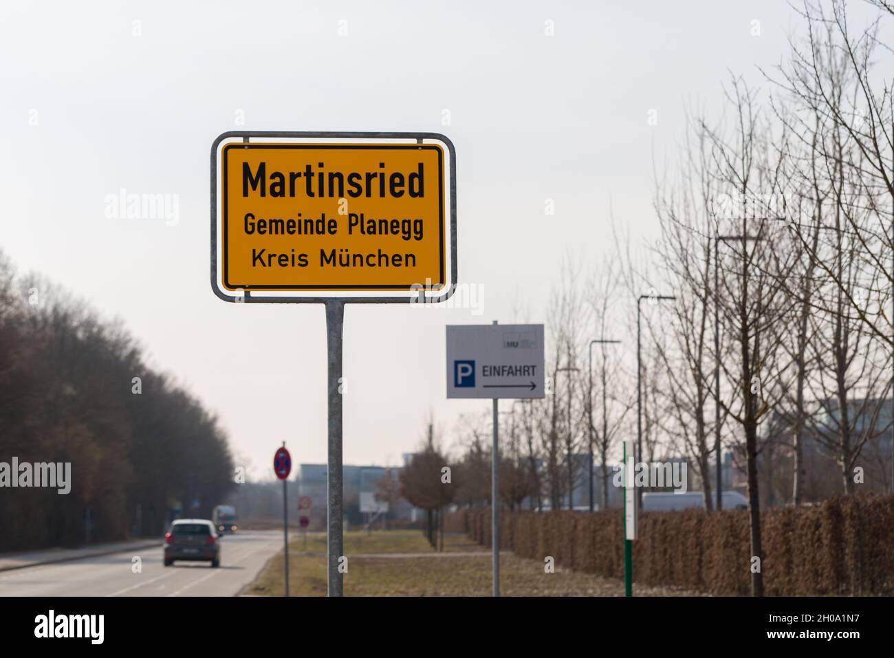 Martinsried, Germania - Mar 9, 2021: Città segno Martinsried. Una città vicina a Monaco, sede di numerose aziende Biotech. Foto Stock