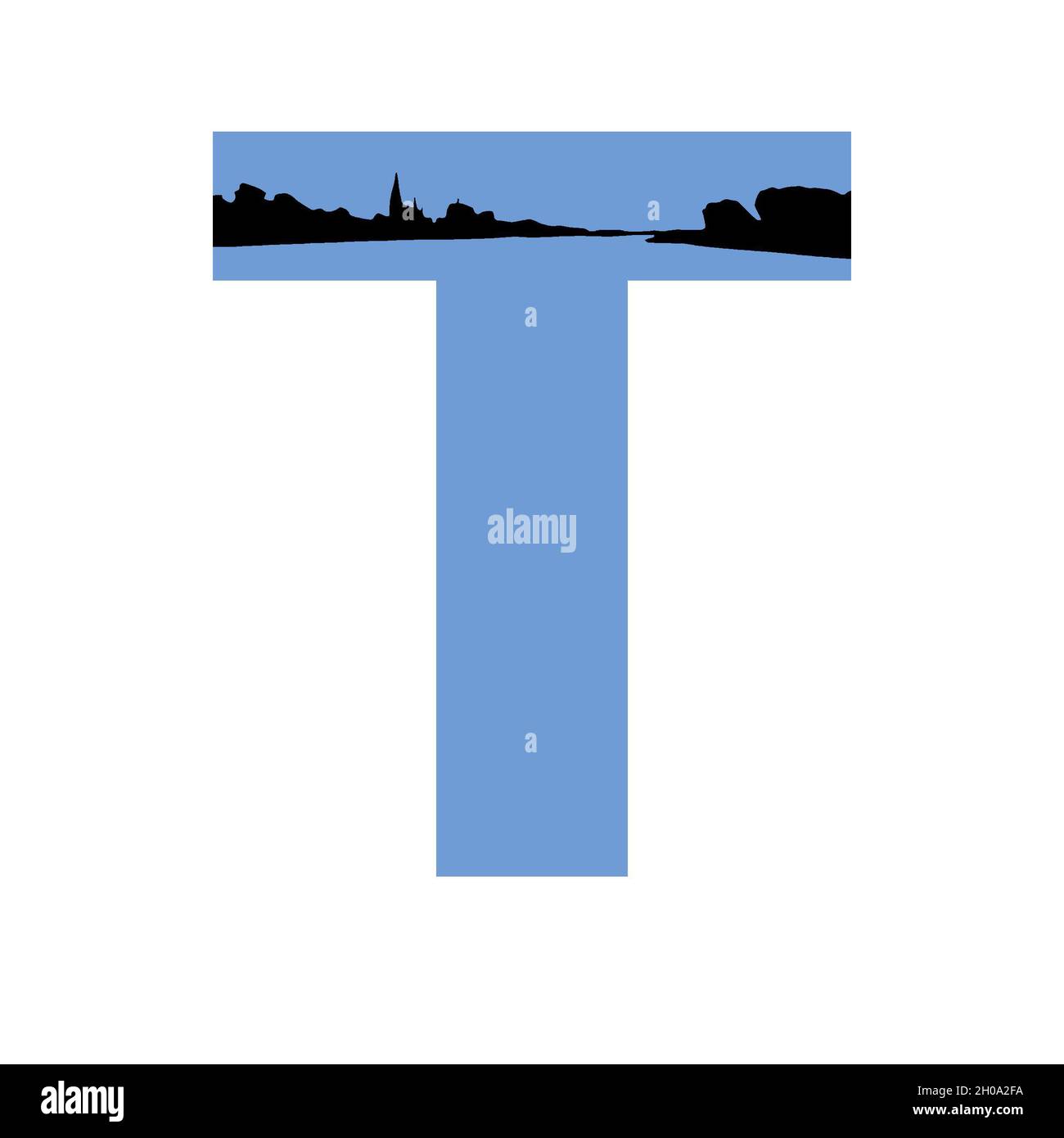 Lettera T dell'alfabeto con fondo blu e silhouette di un villaggio, isolato su sfondo bianco Foto Stock