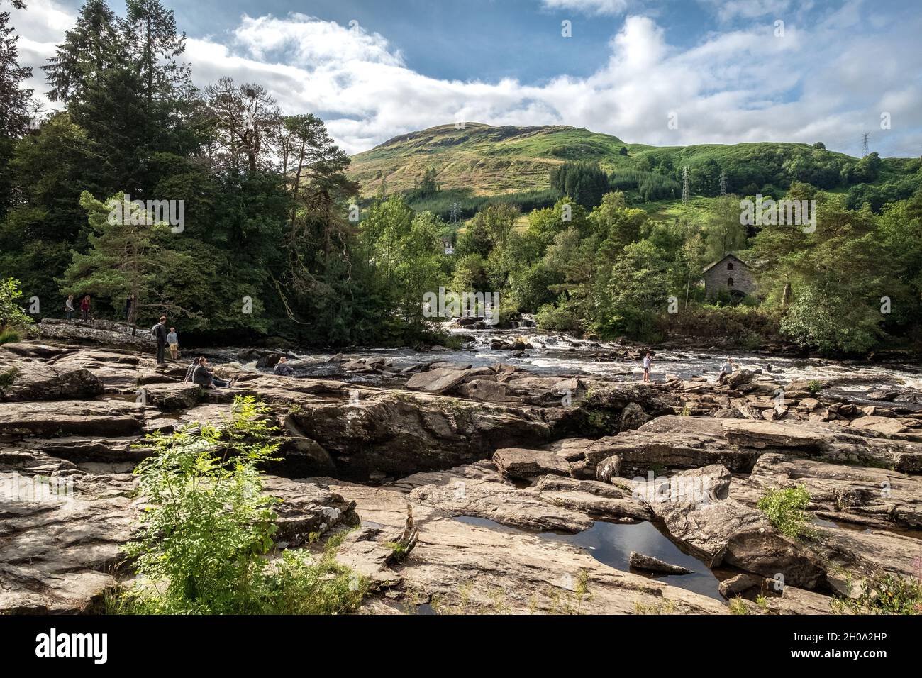 Le cascate di Dochart, sul fiume Dochart, appena fuori dal villaggio di Killin, Stirlingshire, Scozia Foto Stock