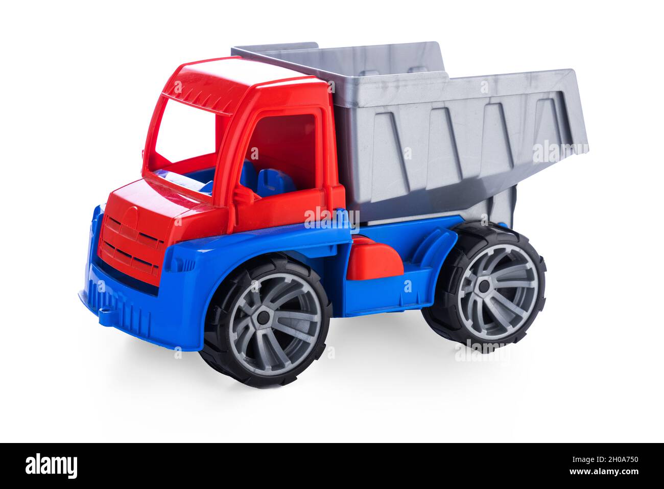 Camion giocattolo colorato o camion da costruzione isolato su sfondo bianco Foto Stock
