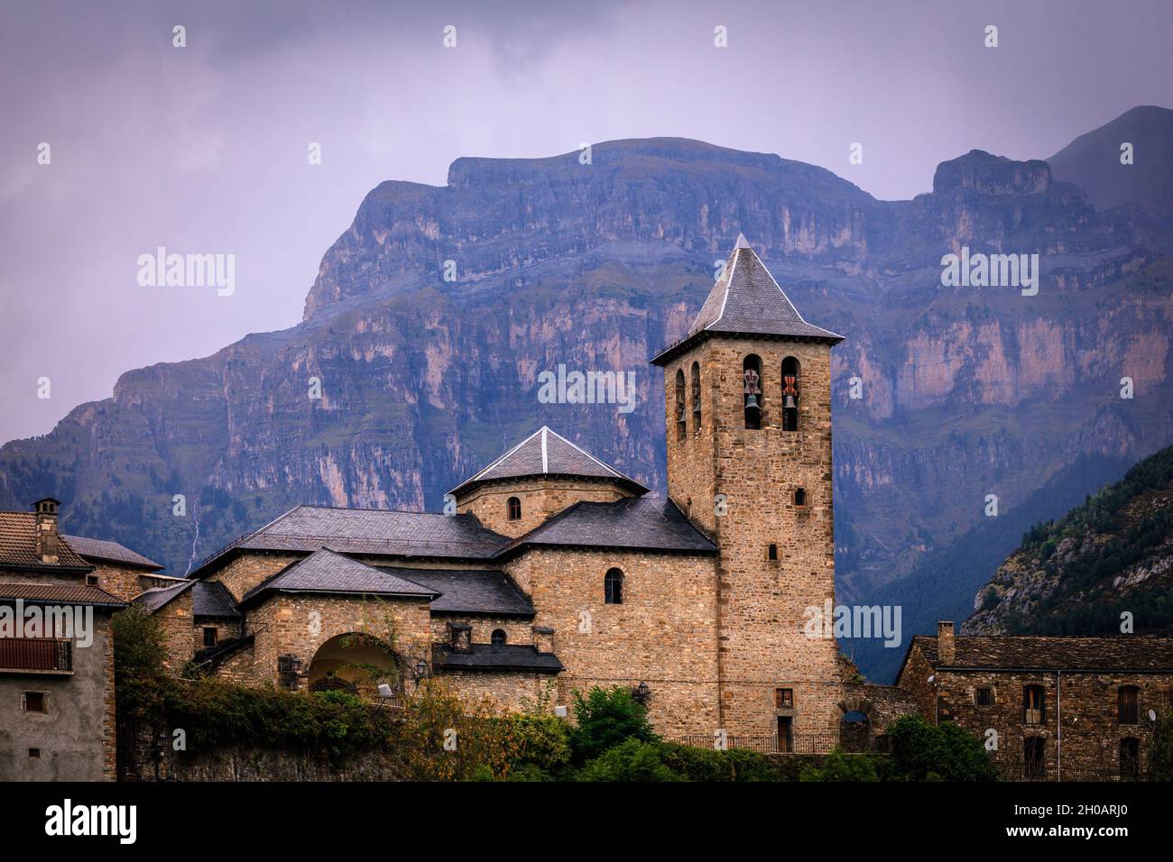 Il villaggio di Torla nel Parco Nazionale Ordesa Monte Perdido nei Pirenei. Spagna. Foto Stock