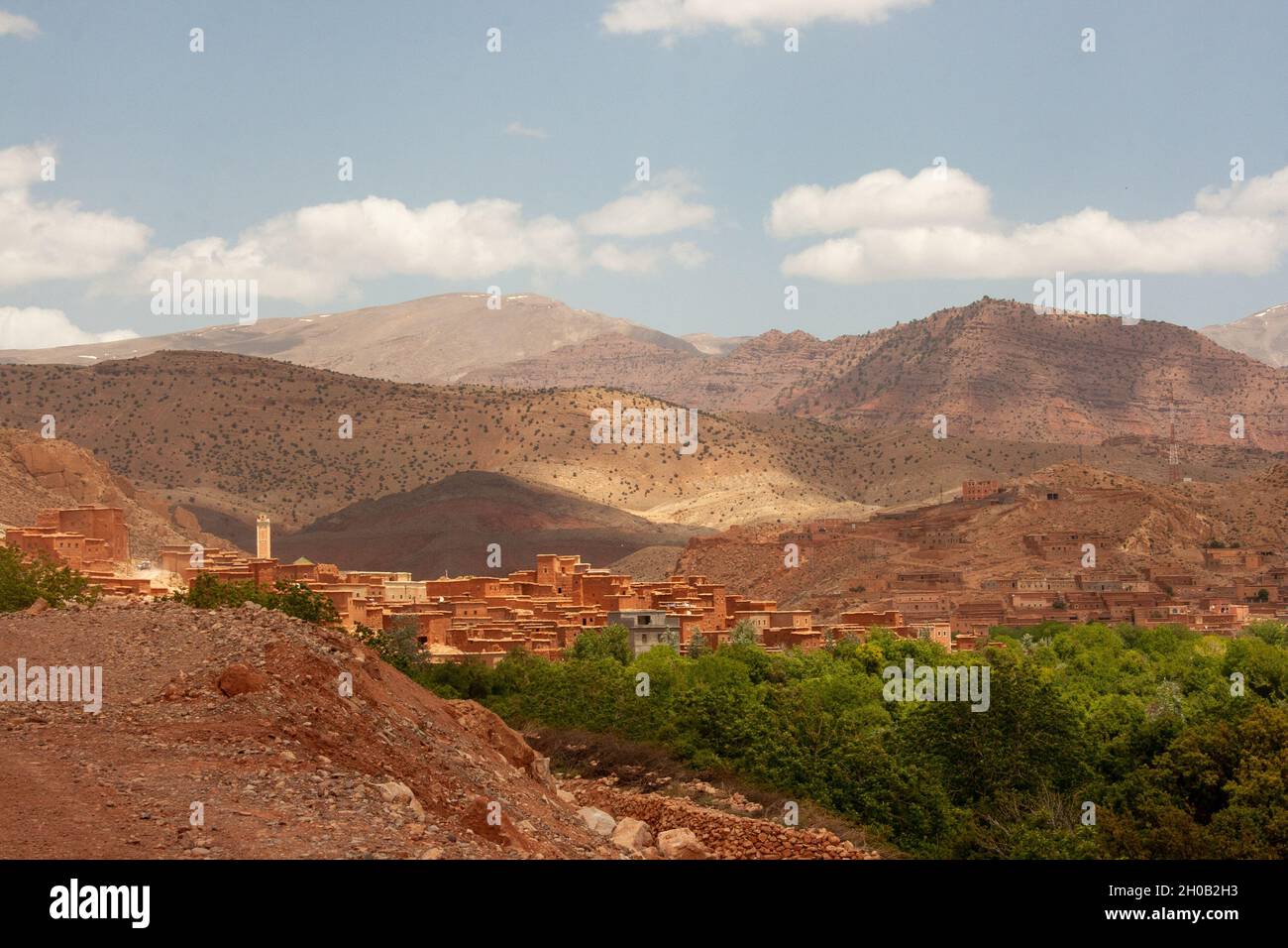 Paesaggio e paesaggio vicino alla città di Asni è una piccola città ai piedi delle montagne dell'Alto Atlante vicino a Marrakesh, Marocco. Foto Stock