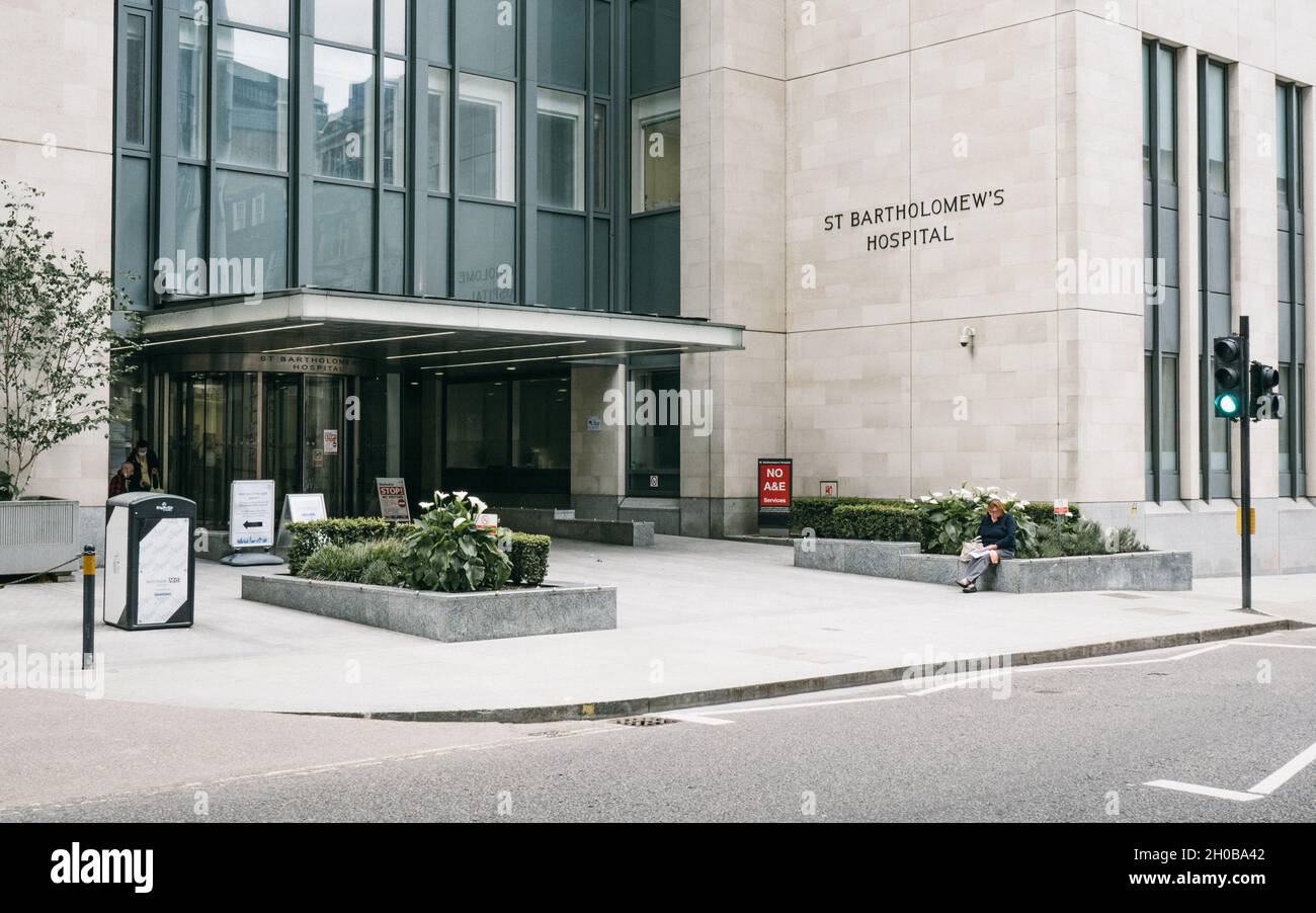 St. Bartolomeo's Hospital, Londra. L'ingresso al famosissimo Bart's, uno dei principali ospedali e centri di ricerca medica del centro di Londra. Foto Stock