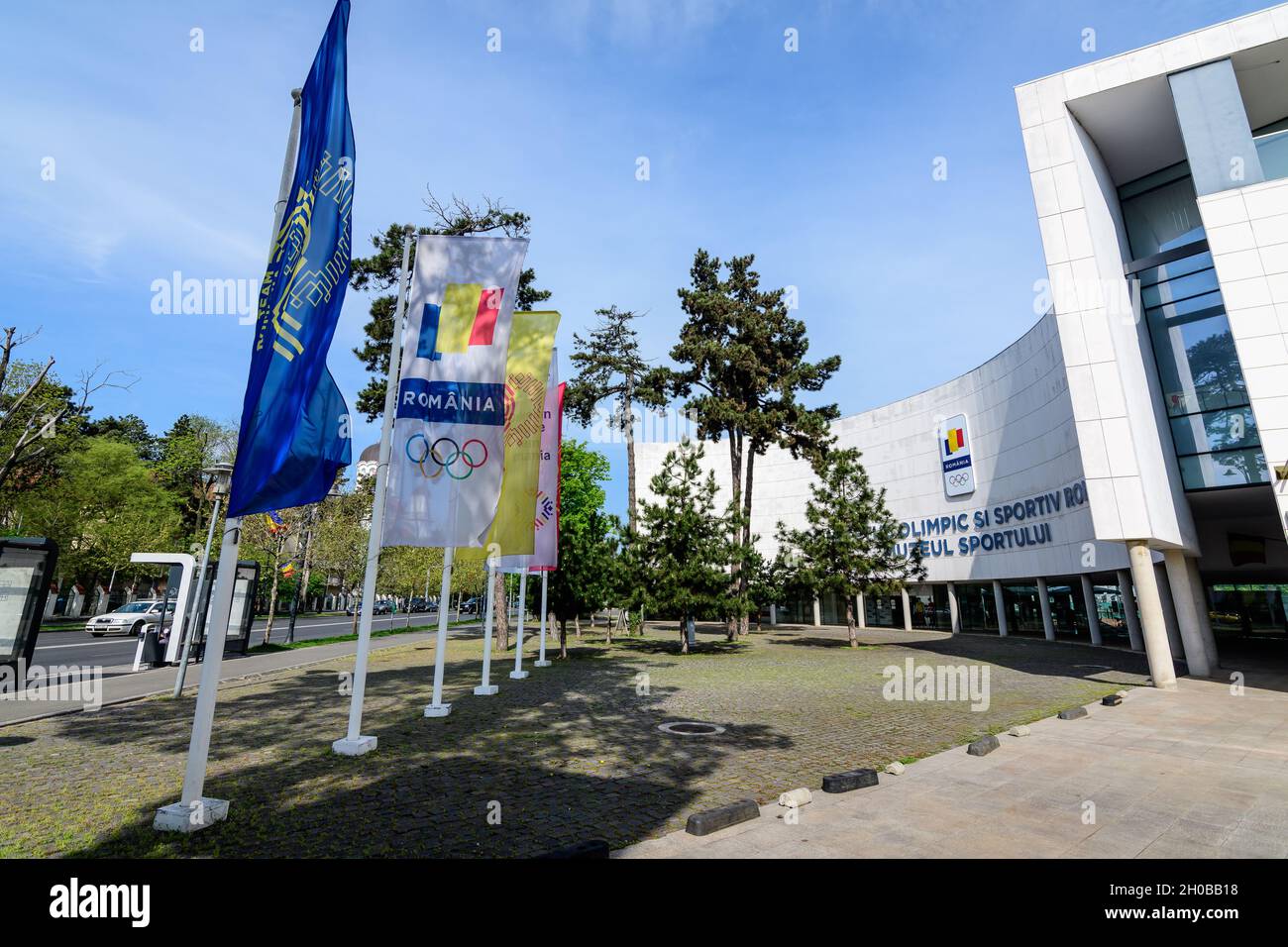 Bucarest, Romania, 30 aprile 2021: Edificio principale del Comitato Olimpico della Romania (Comitetul Olimpico Romano) e Museo dello Sport (Muzeul Sportului) in Foto Stock
