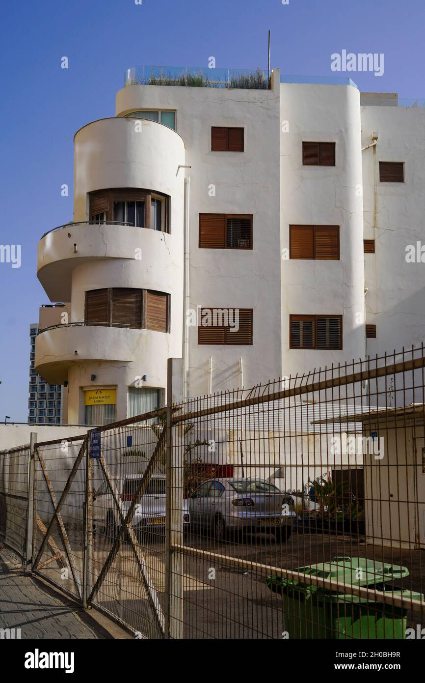 Bauhaus architettura a 118 Hayarkon, Tel Aviv Città Bianca. La Città Bianca si riferisce ad una collezione di oltre 4,000 edifici costruiti nel Bauhaus o Inter Foto Stock