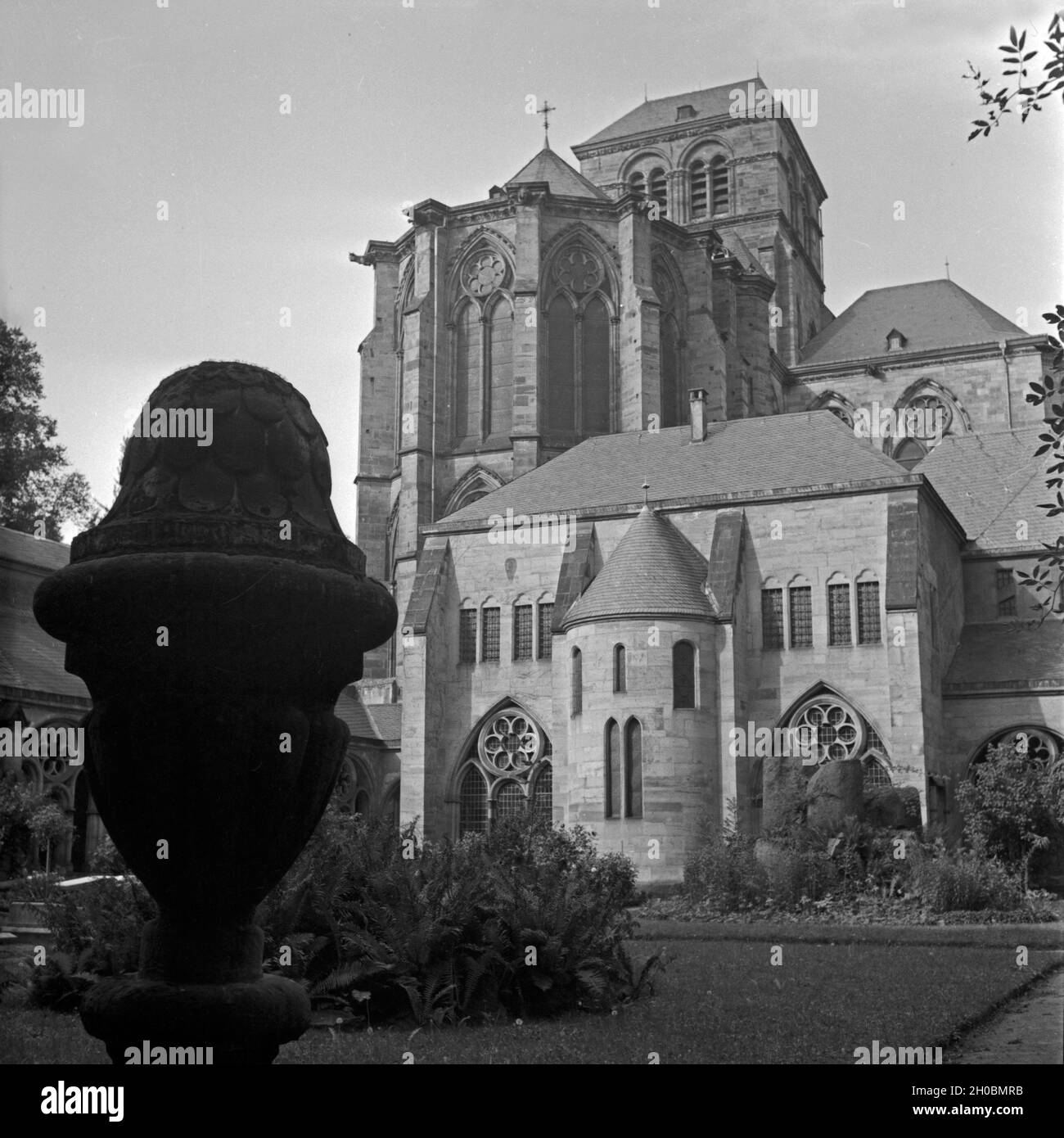 Die Hohe Domkirche San Pietro a Treviri, Deutschland 1930er Jahre. La cattedrale di San Pietro a Treviri, Germania 1930s. Foto Stock