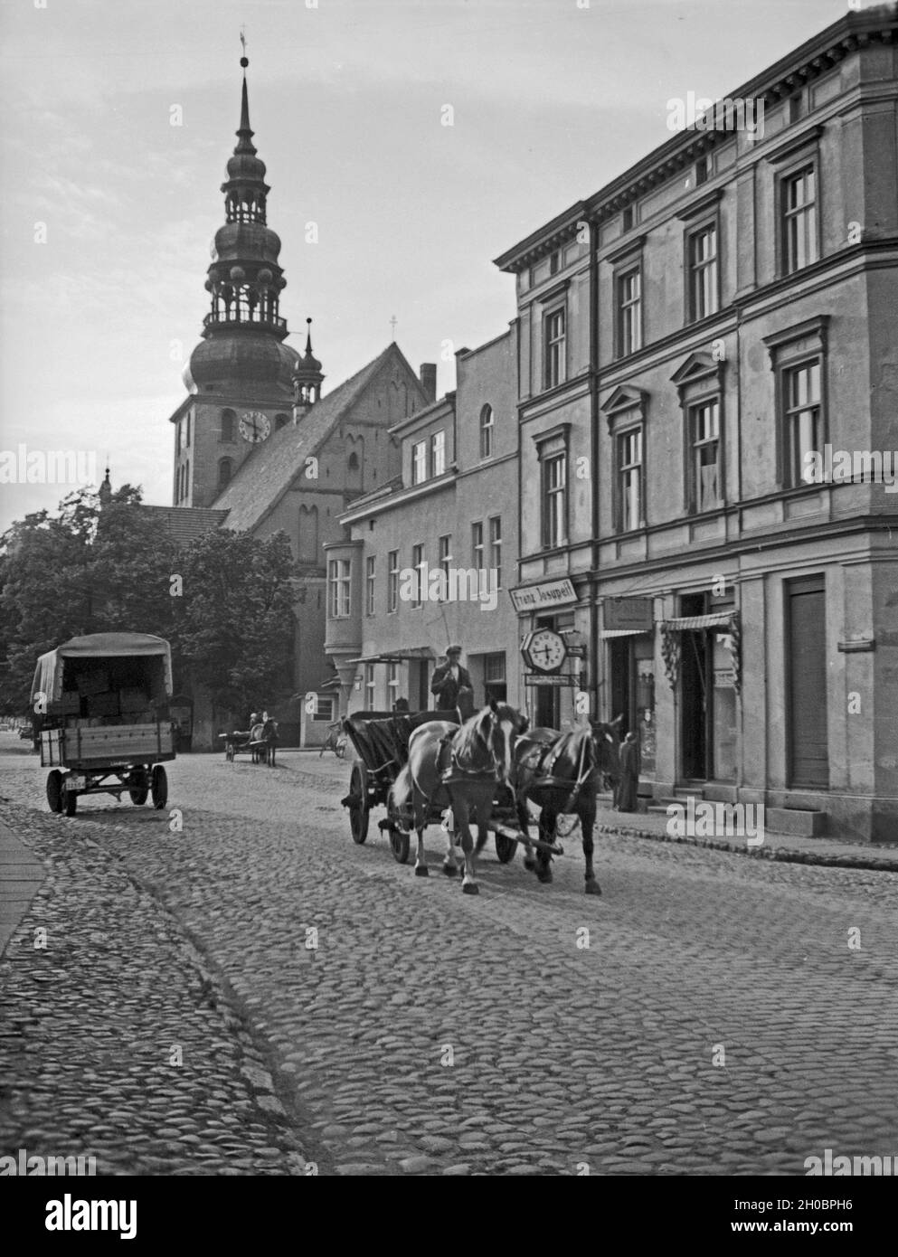 Blick auf die Deutschordenskirche in Tilsit, Ostpreußen 1930er Jahre. Vista dell'Ordine Teutonico chiesa a Tilsit, Prussia orientale, 1930s. Foto Stock