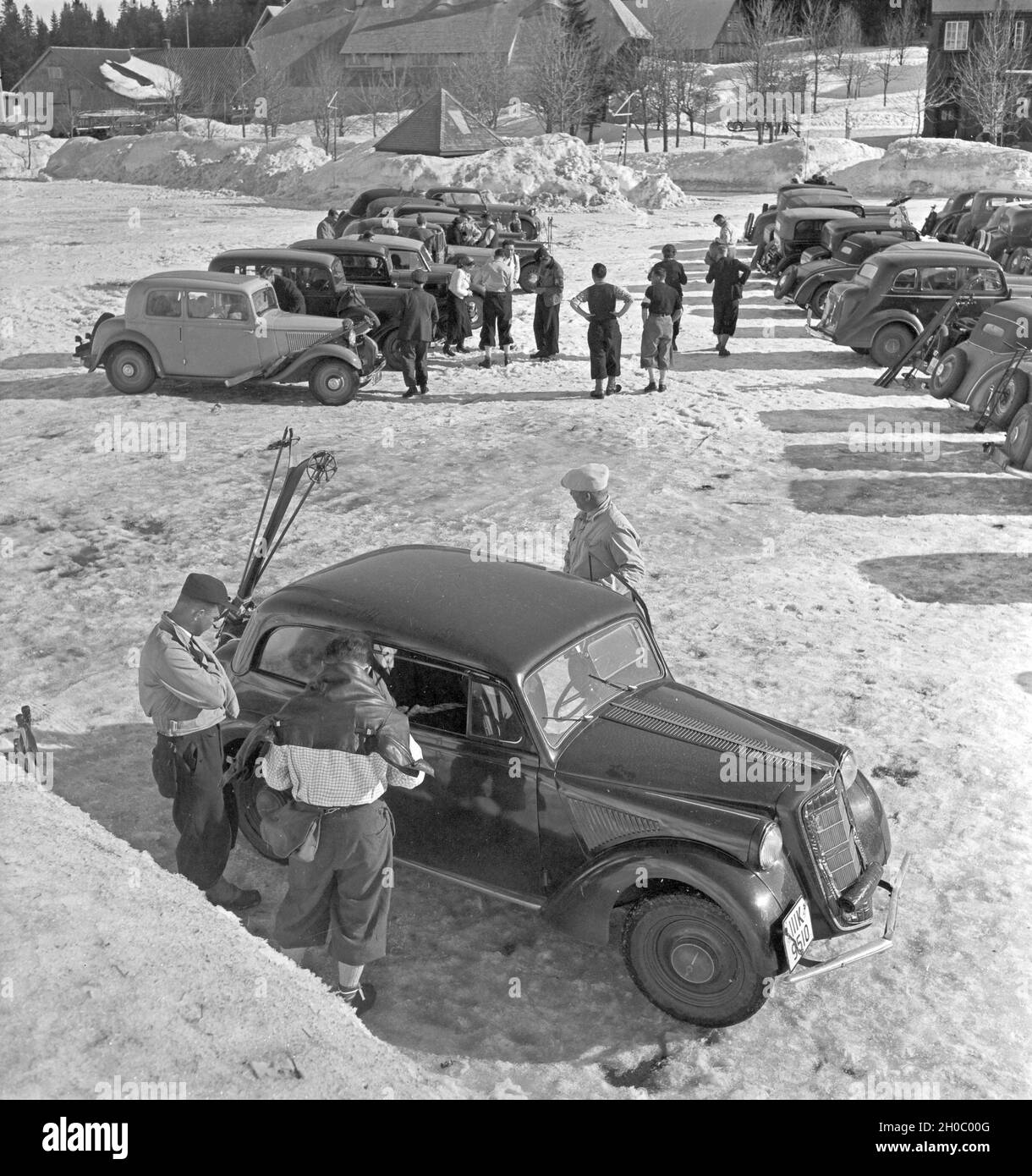 Skigebiet am Feldberg im Schwarzwald, Deutsches Reich 1930er Jahre. La regione di sci a monte Feldberg nella Foresta Nera, Germania 1930s. Foto Stock