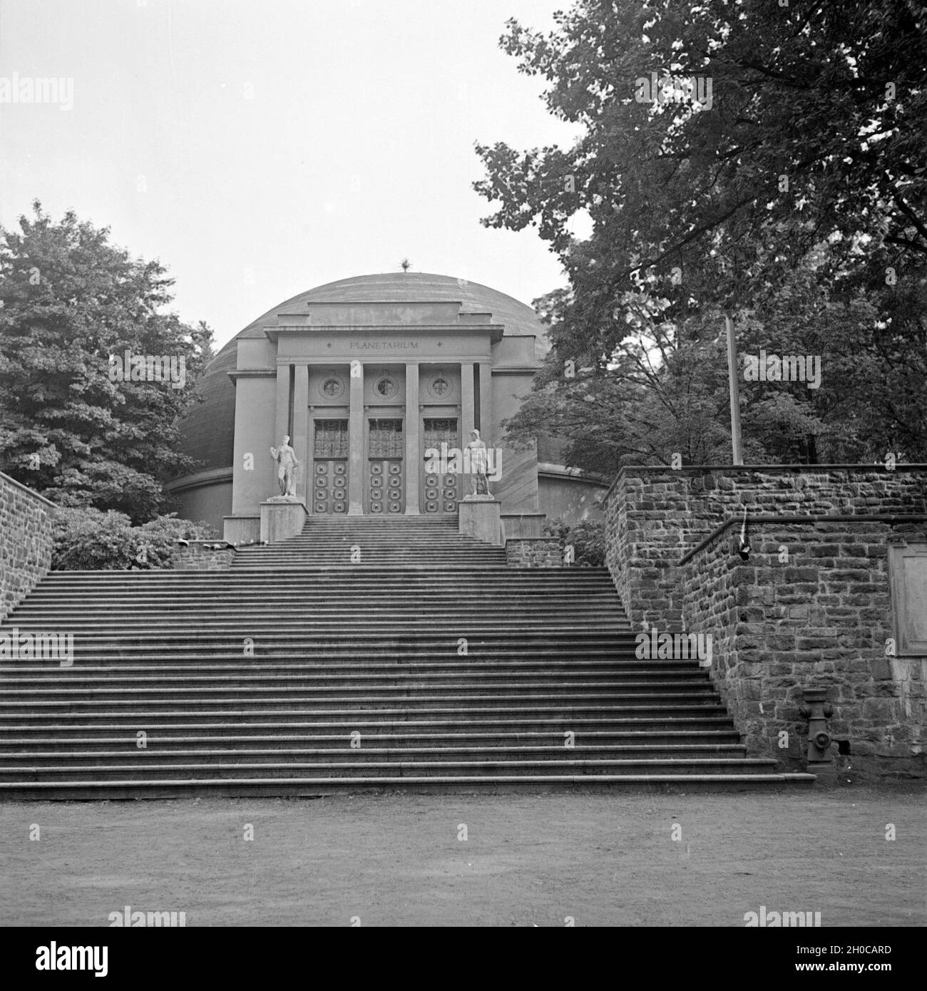 Das Planetarium in Wuppertal Barmen war das erste Planetarium weltweit, Deutschland 1930er Jahre. Il primo al mondo planetario al Barmen Wuppertal, Germania 1930s. Foto Stock