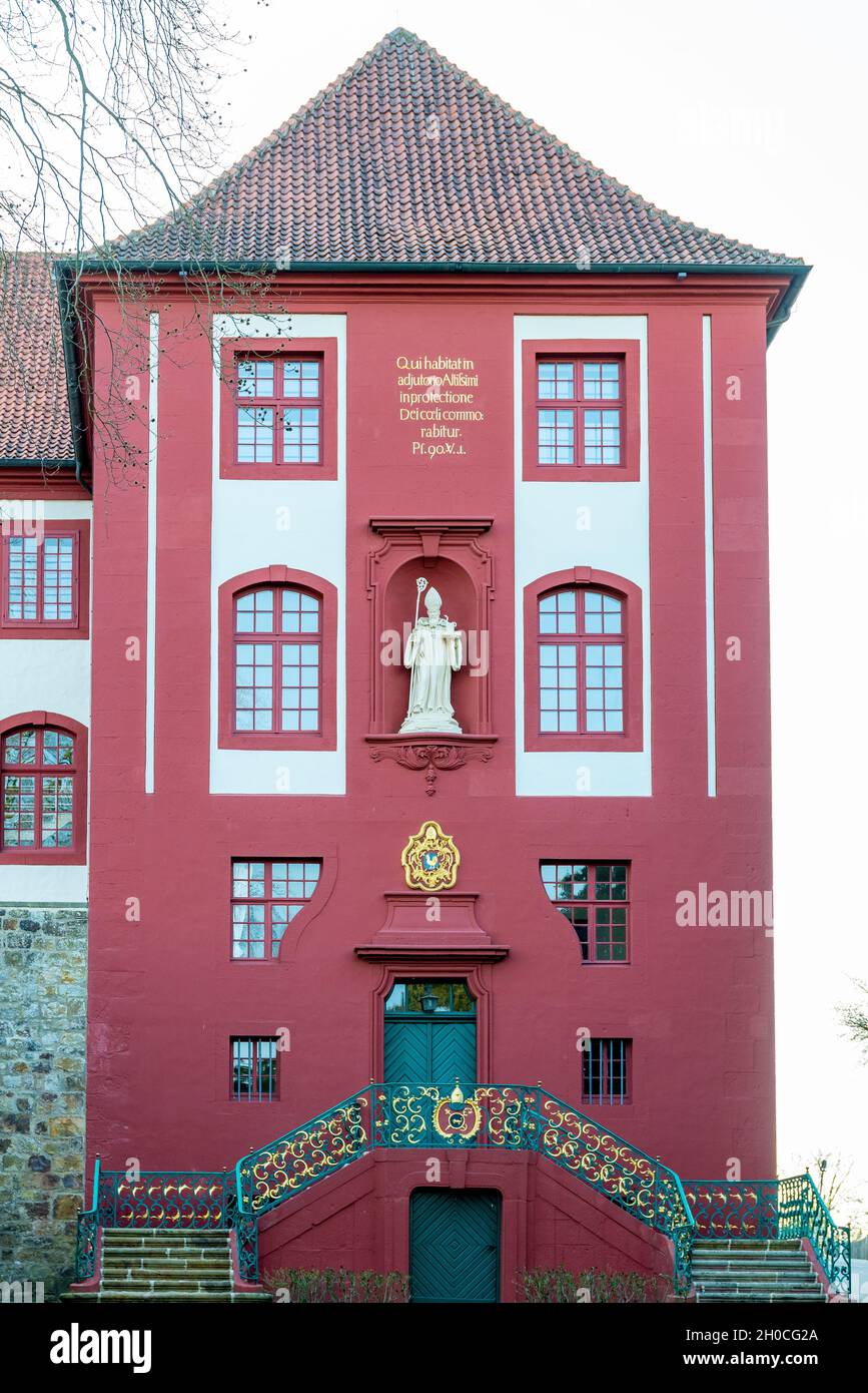 Magnifico ingresso del monastero di Iburg con il castello di Iburg Foto Stock