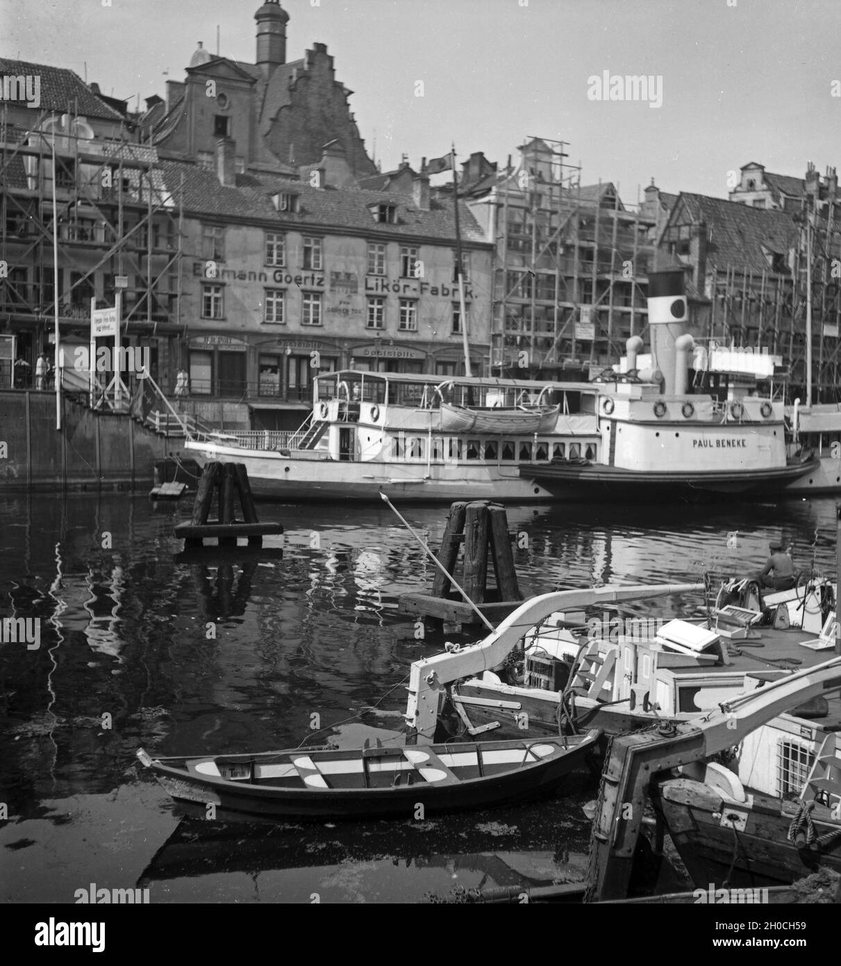 Impression aus der Freien Stadt Danzig, hier der Hafen, Deutschland 1930er Jahre. Impressione dalla città di Danzica, qui il porto, Germania anni trenta. Foto Stock