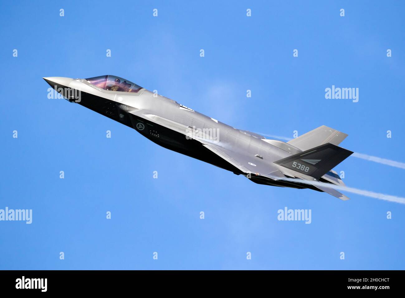 Lockheed Martin F-35 Lightning II velivolo da combattimento multirole furtivo della Royal Norwegian Air Force decollo dalla Leeuwarden Air base. 7 ottobre, Foto Stock