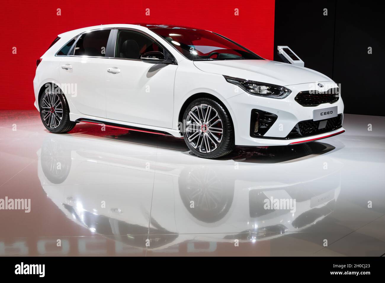 Kia proceda con l'auto presentata al Salone di Parigi. Parigi, Francia - 2 ottobre 2018. Foto Stock