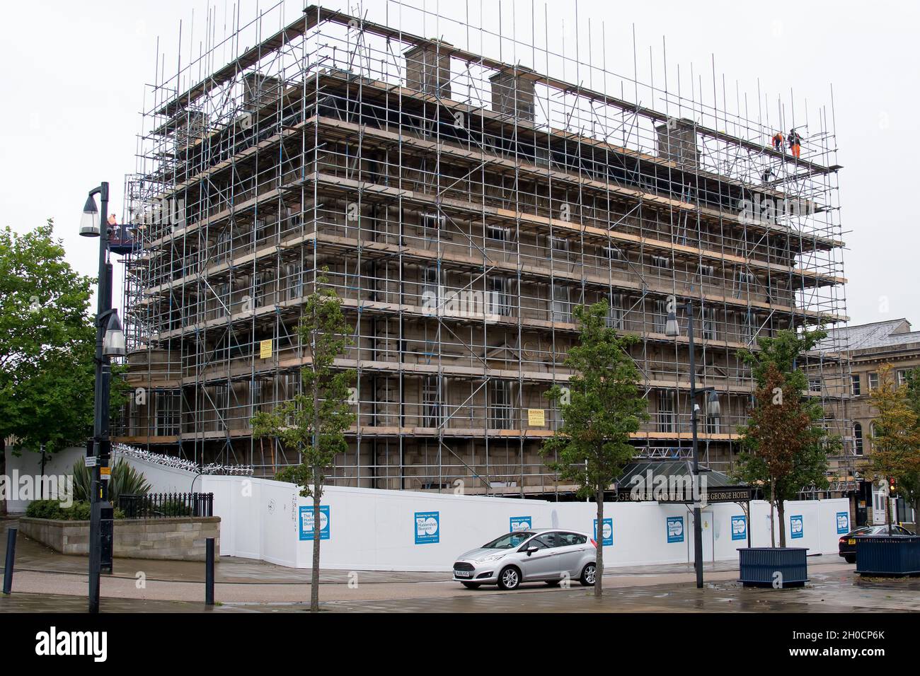 George Hotel (dove nacque la Rugby League), Huddersfield sotto impalcatura Foto Stock