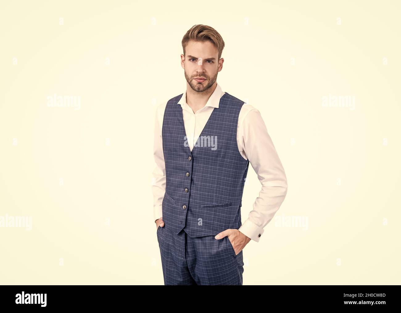 Theres più allo stile che all'abbigliamento. Look moda di giovane uomo  d'affari. Moda formale Foto stock - Alamy